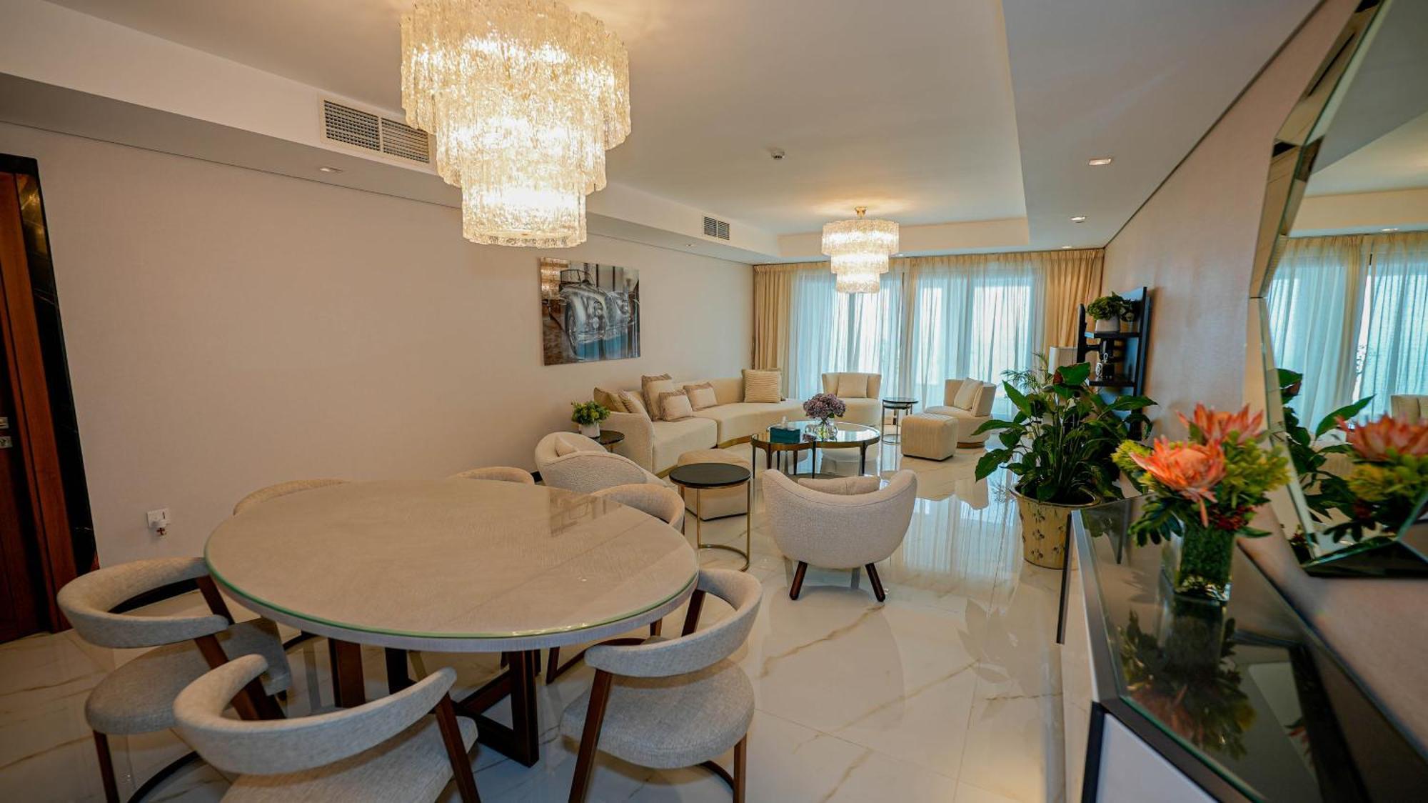 Stunning Infinite Sea View Three Bedroom Plus Maid's In Palm Jumeirah Apartment