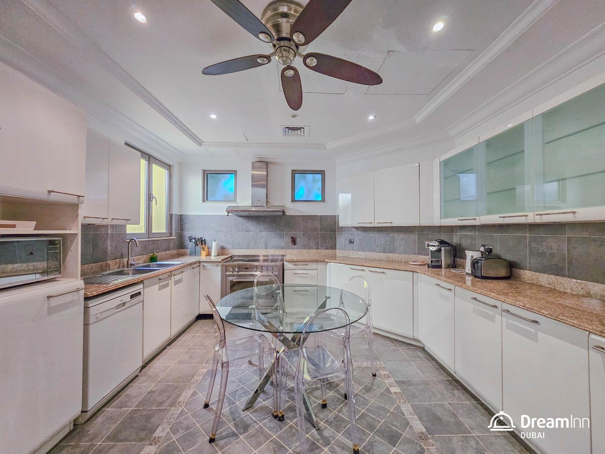Dream - 4br Palm Jumeirah With Pool & Maid's Dubai