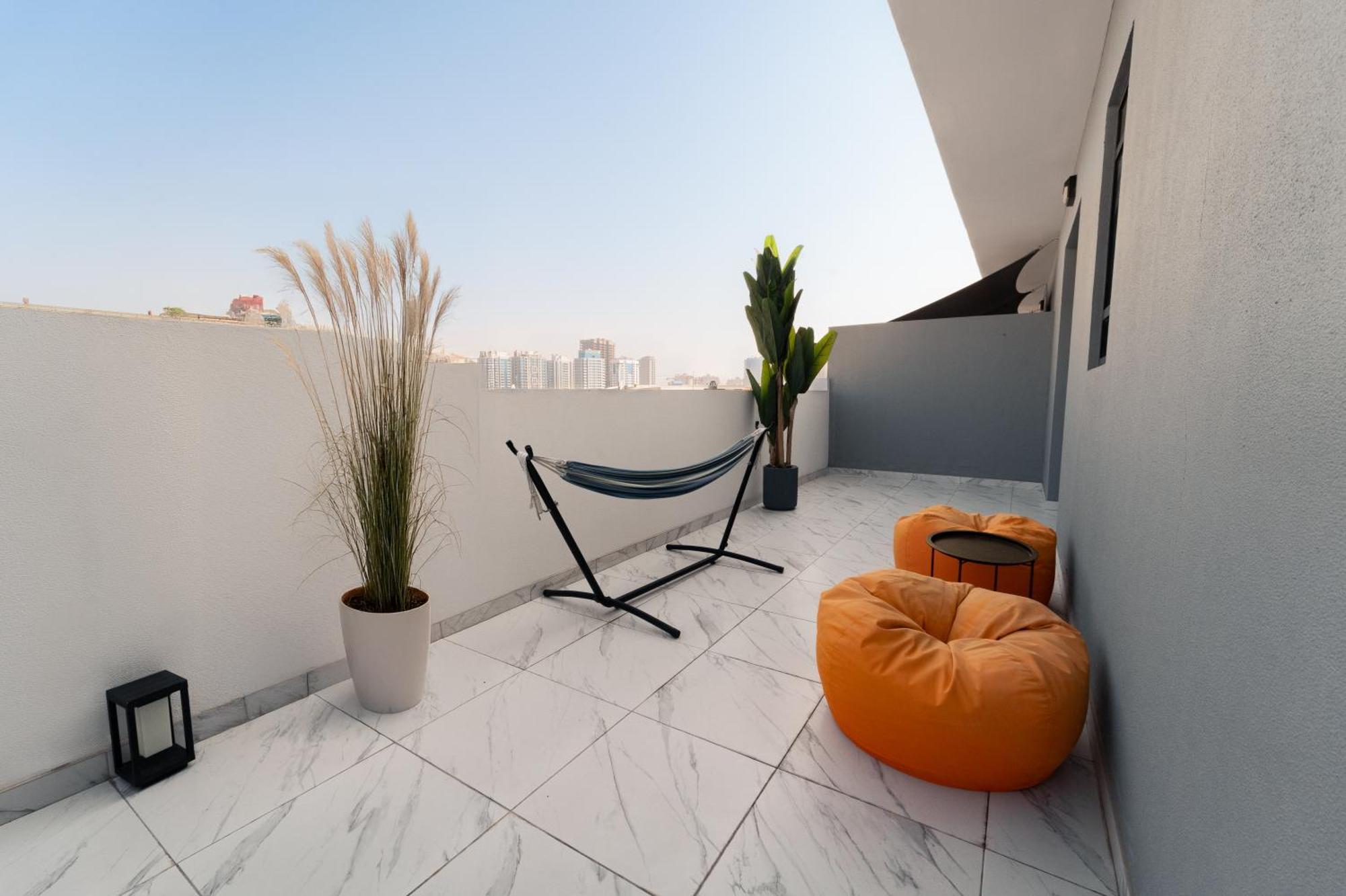 Izzzi Life Mint Aparthotel