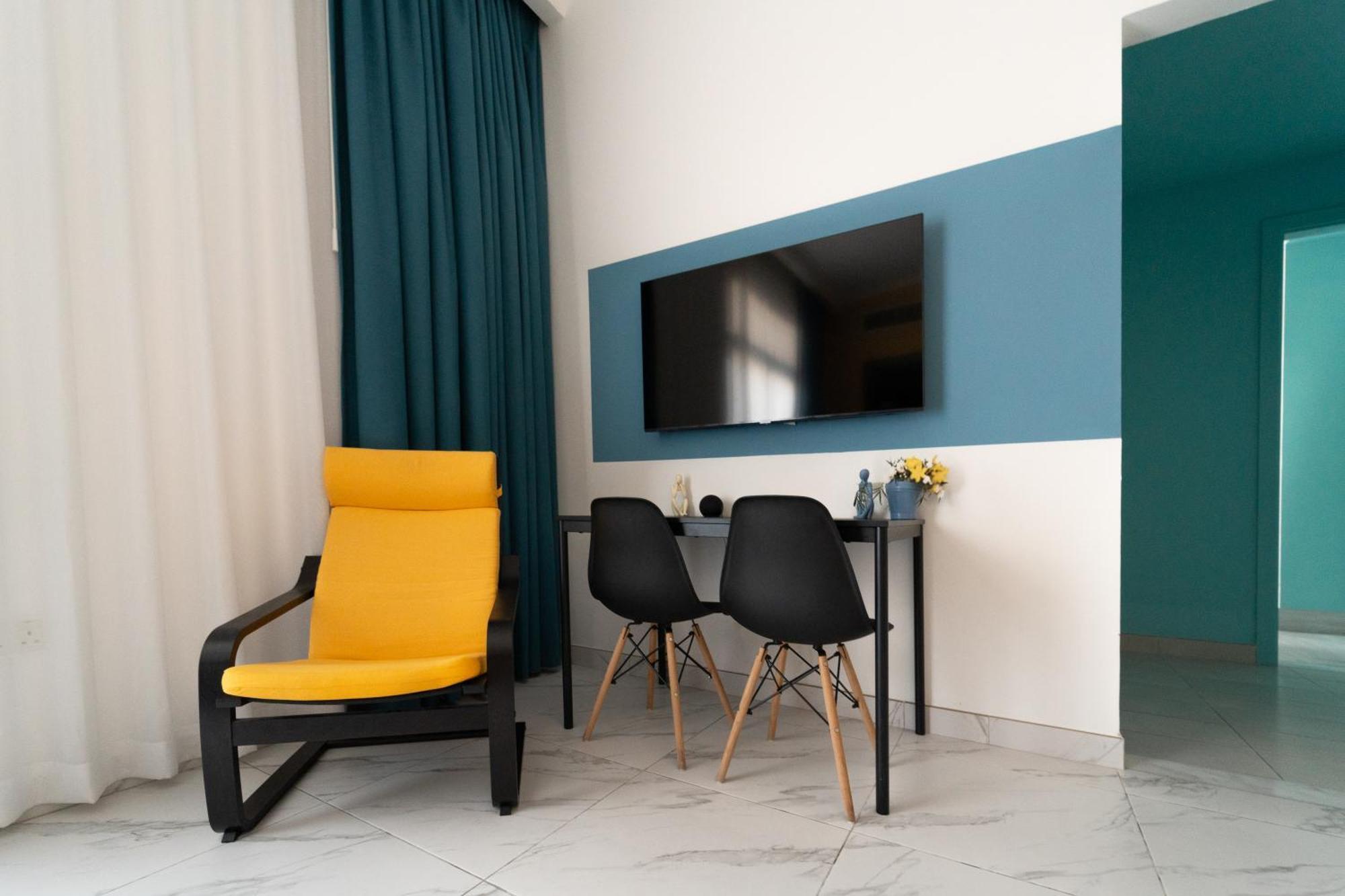 Izzzi Life Mint Aparthotel