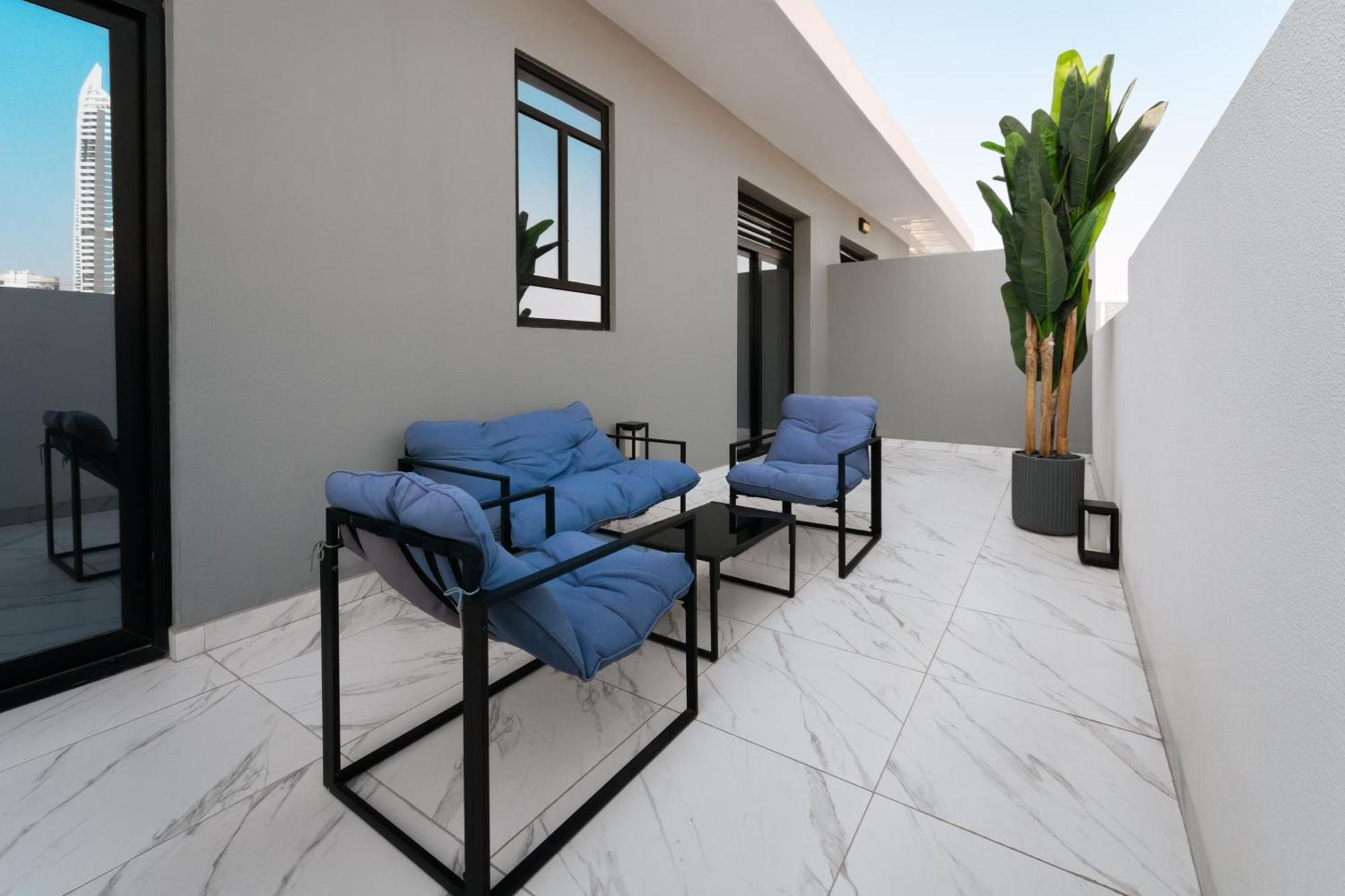 Izzzi Life Mint Aparthotel Dubai