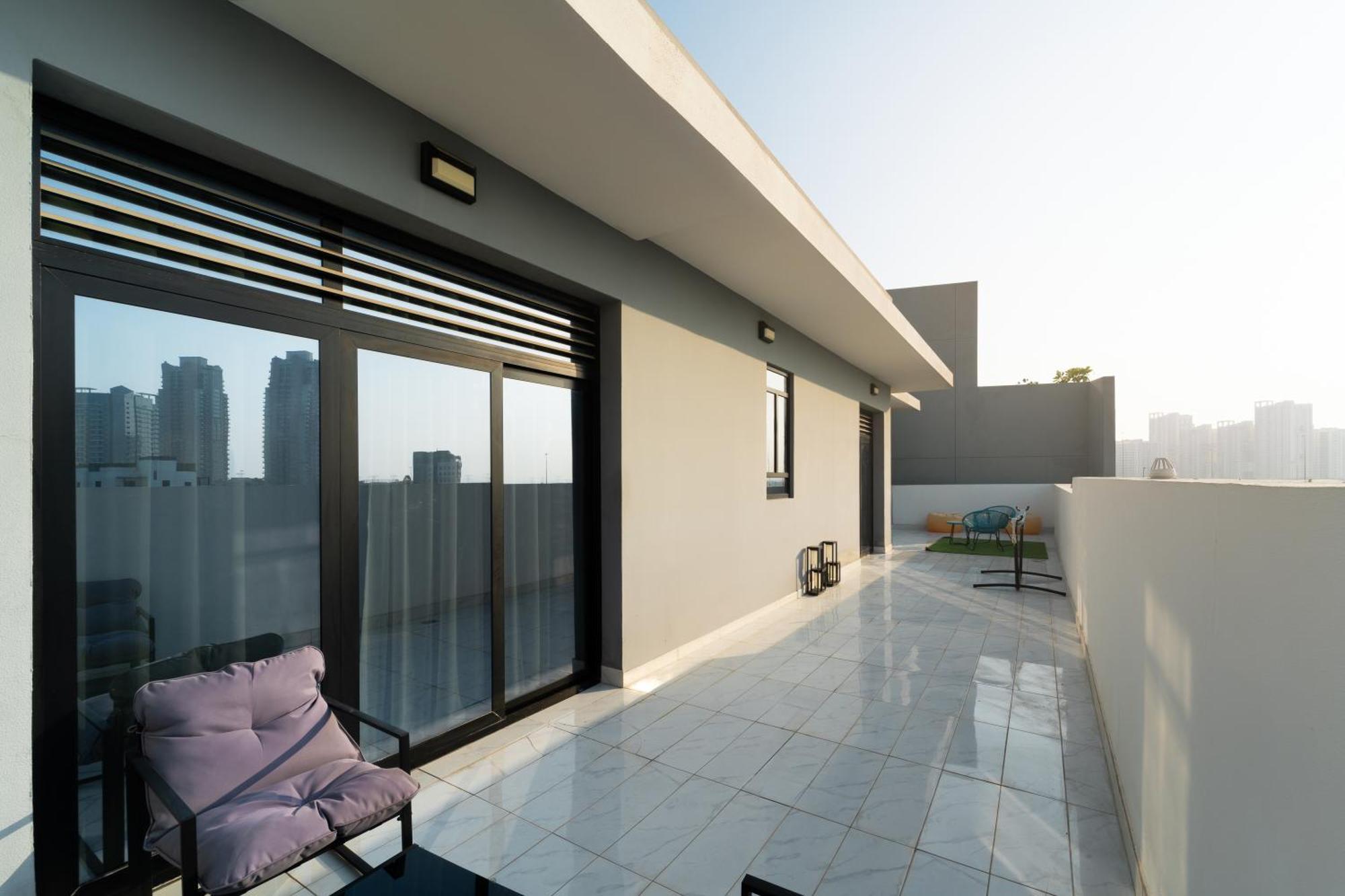 Izzzi Life Mint Aparthotel