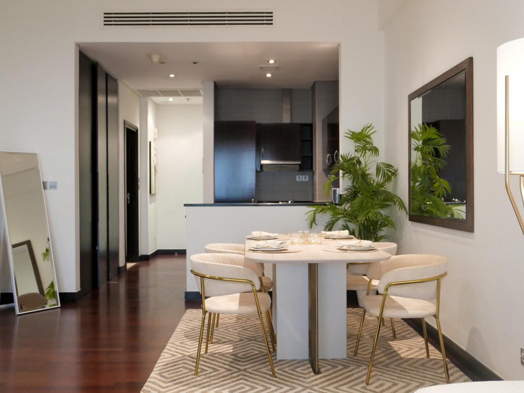 Apartment Elegant 1br Full Palm View At 5 Star Dubai