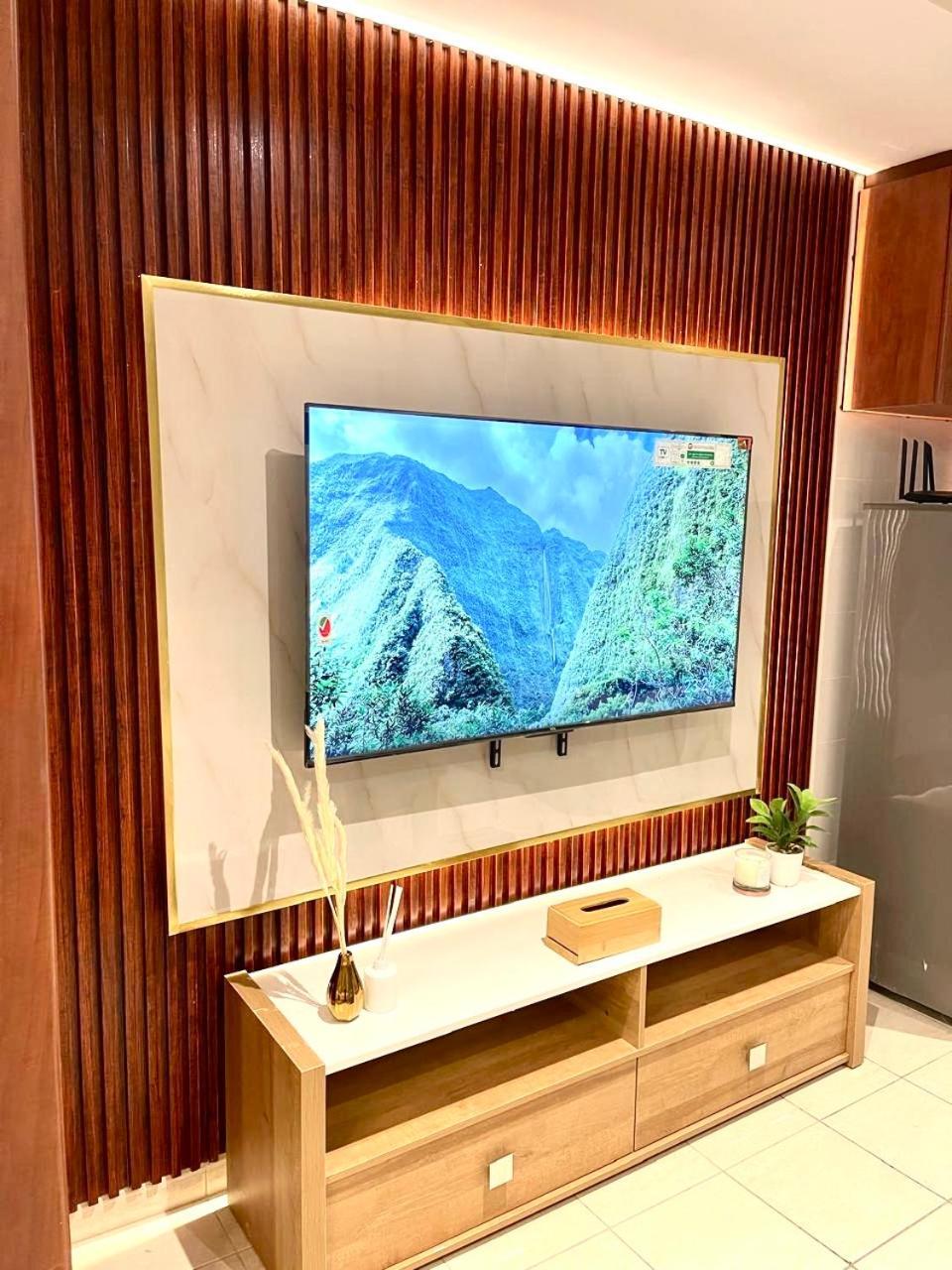 Ultimate Luxury Apt Near Metro! * Dubai