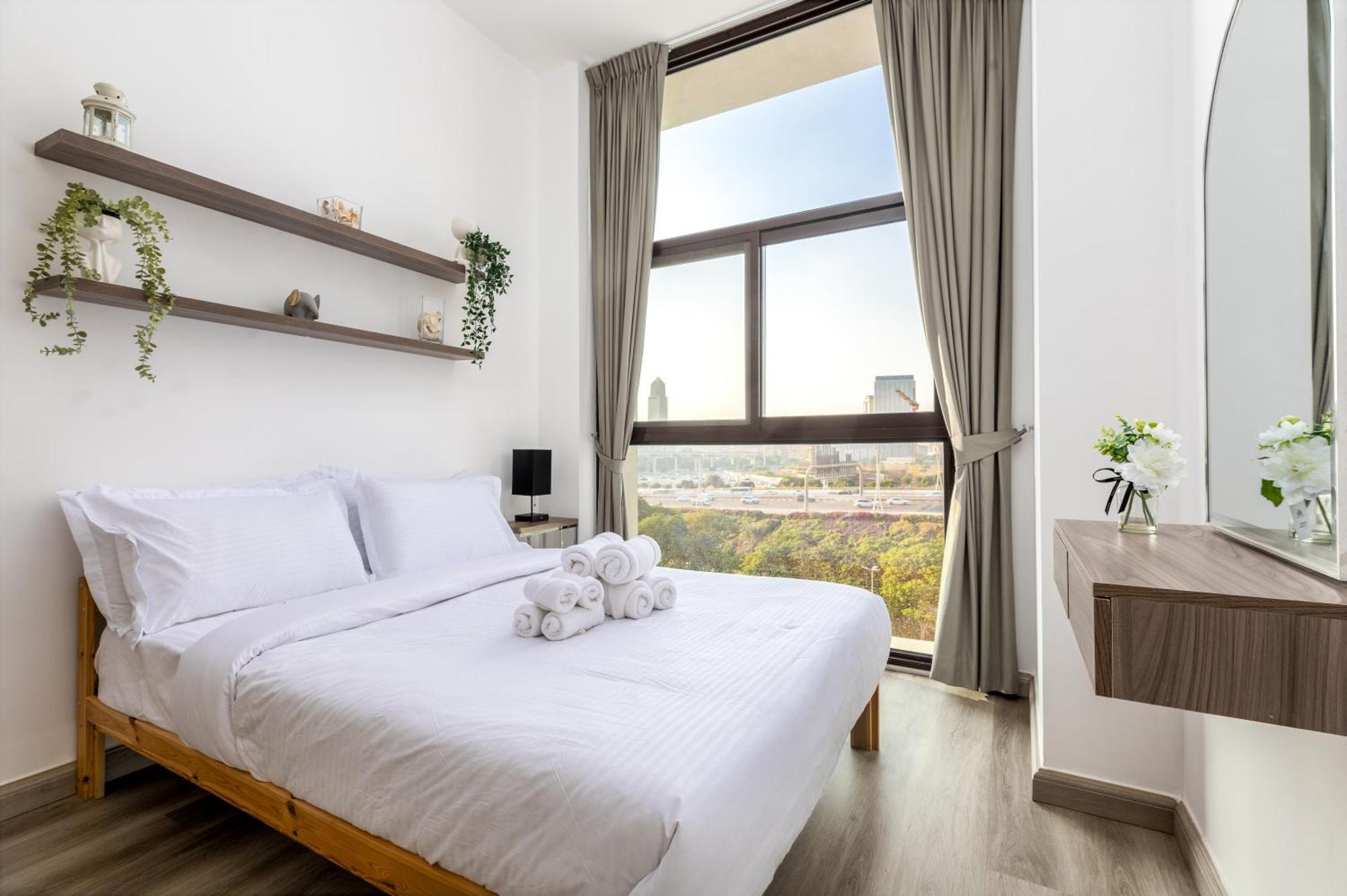 Waves - Elegant 1br Near Metro & Creek Harbour