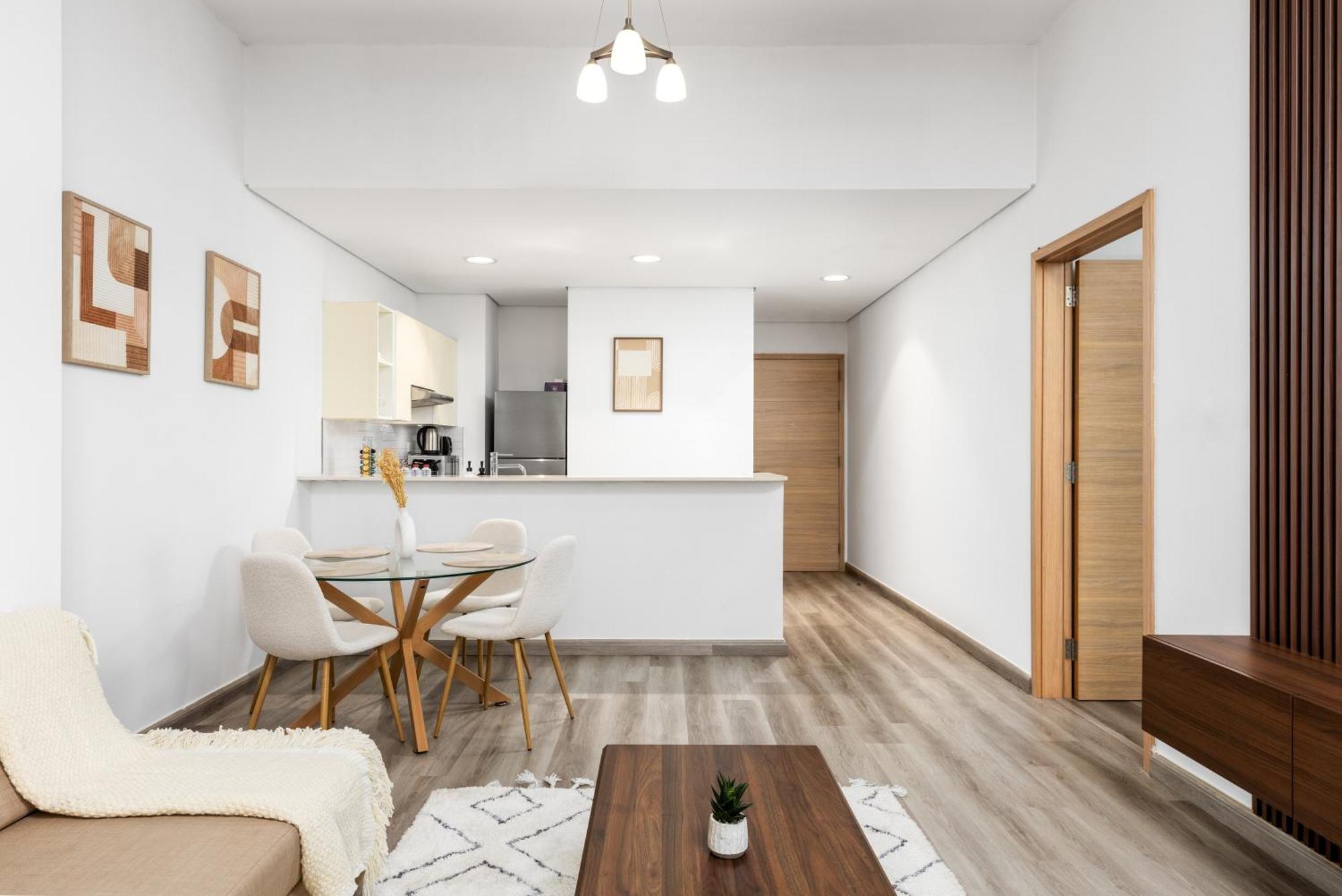 Waves - Elegant 1br Near Metro & Creek Harbour * Dubai