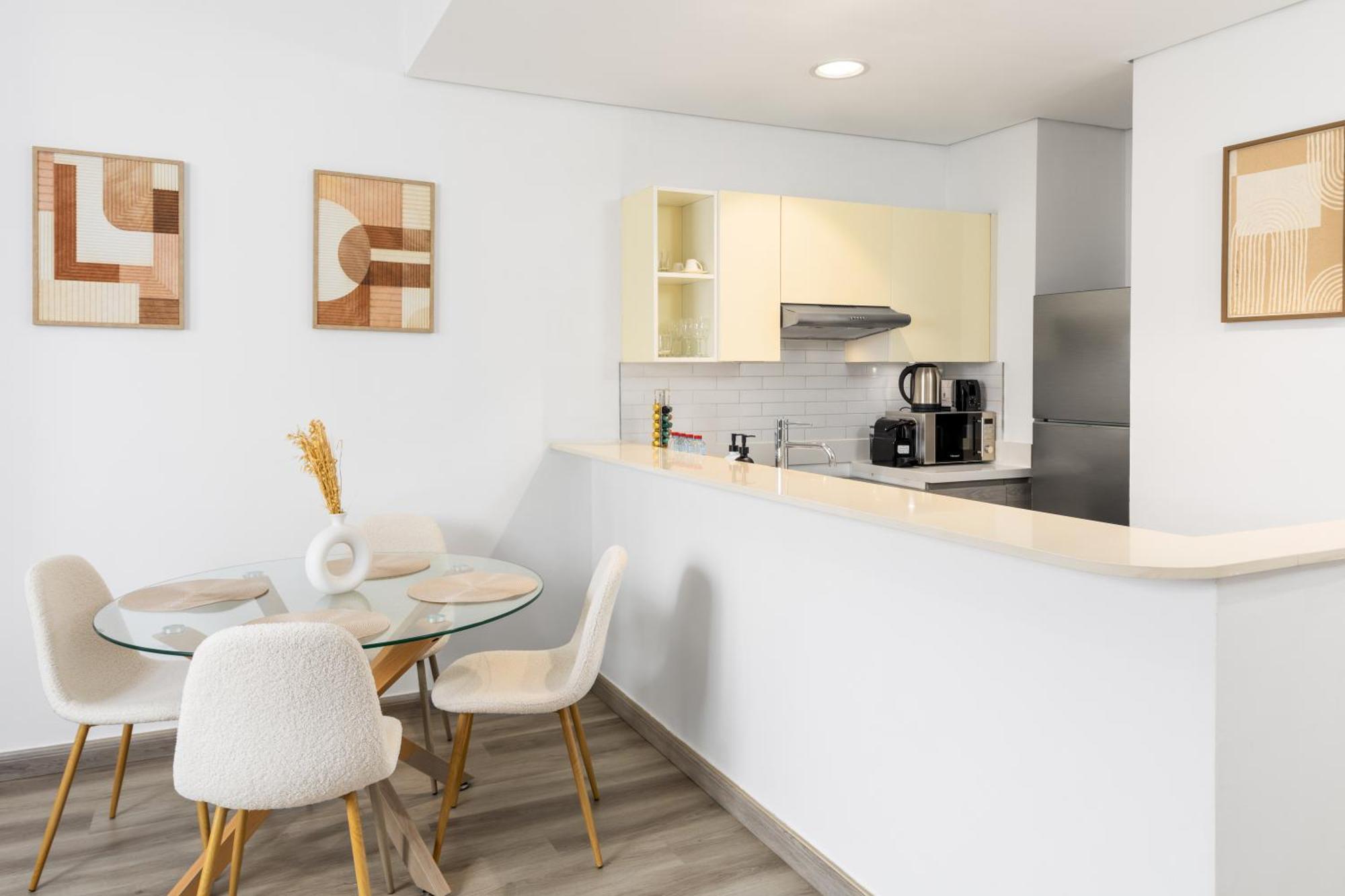 Waves - Elegant 1br Near Metro & Creek Harbour Apartment