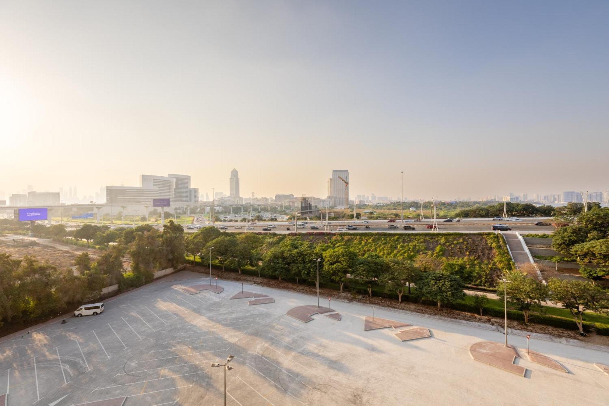 Waves - Elegant 1br Near Metro & Creek Harbour