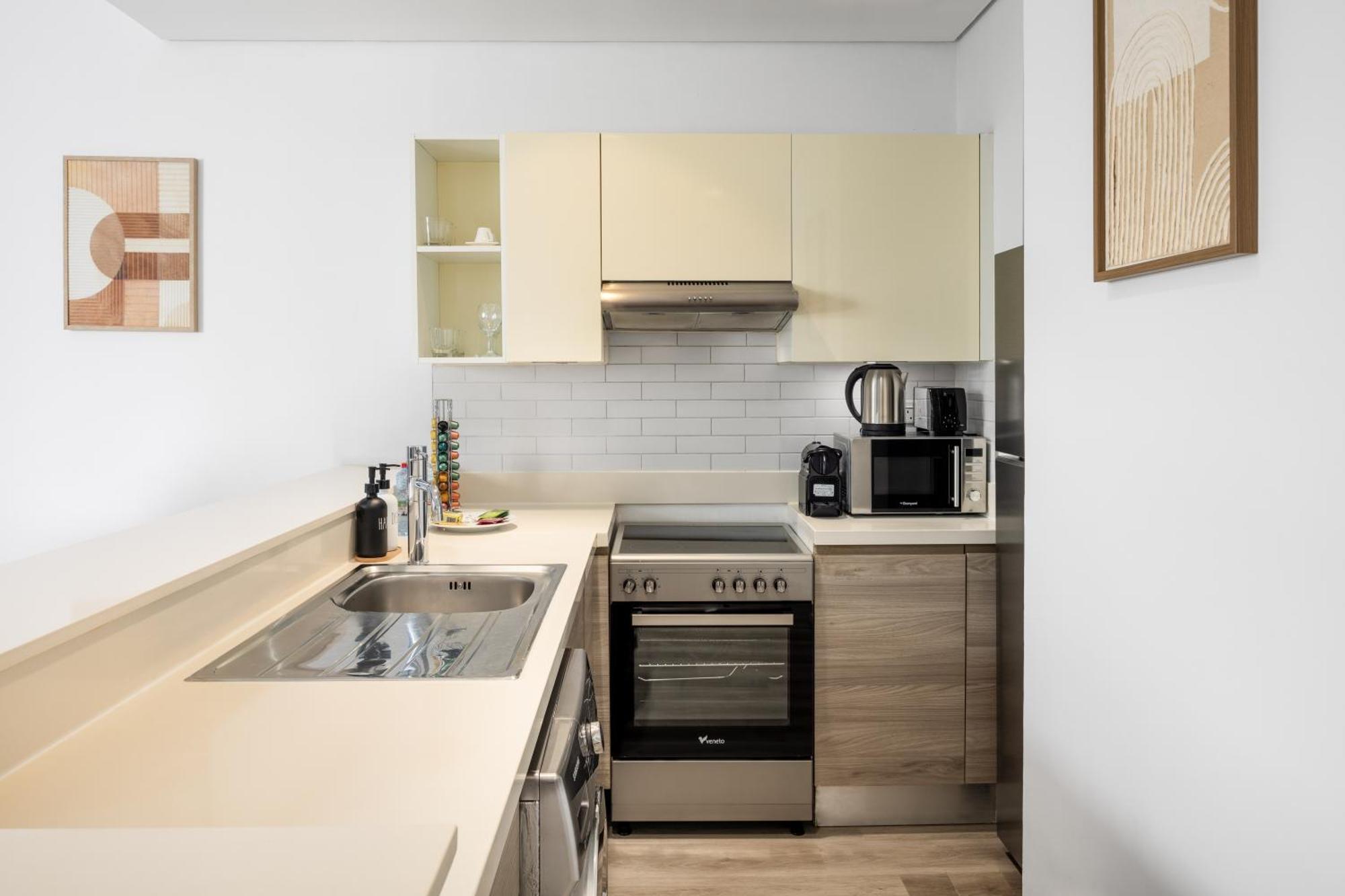Waves - Elegant 1br Near Metro & Creek Harbour Apartment *