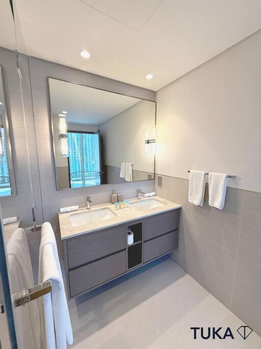Infinity Pool - Luxury 2-bhk - Fountain View * Dubai