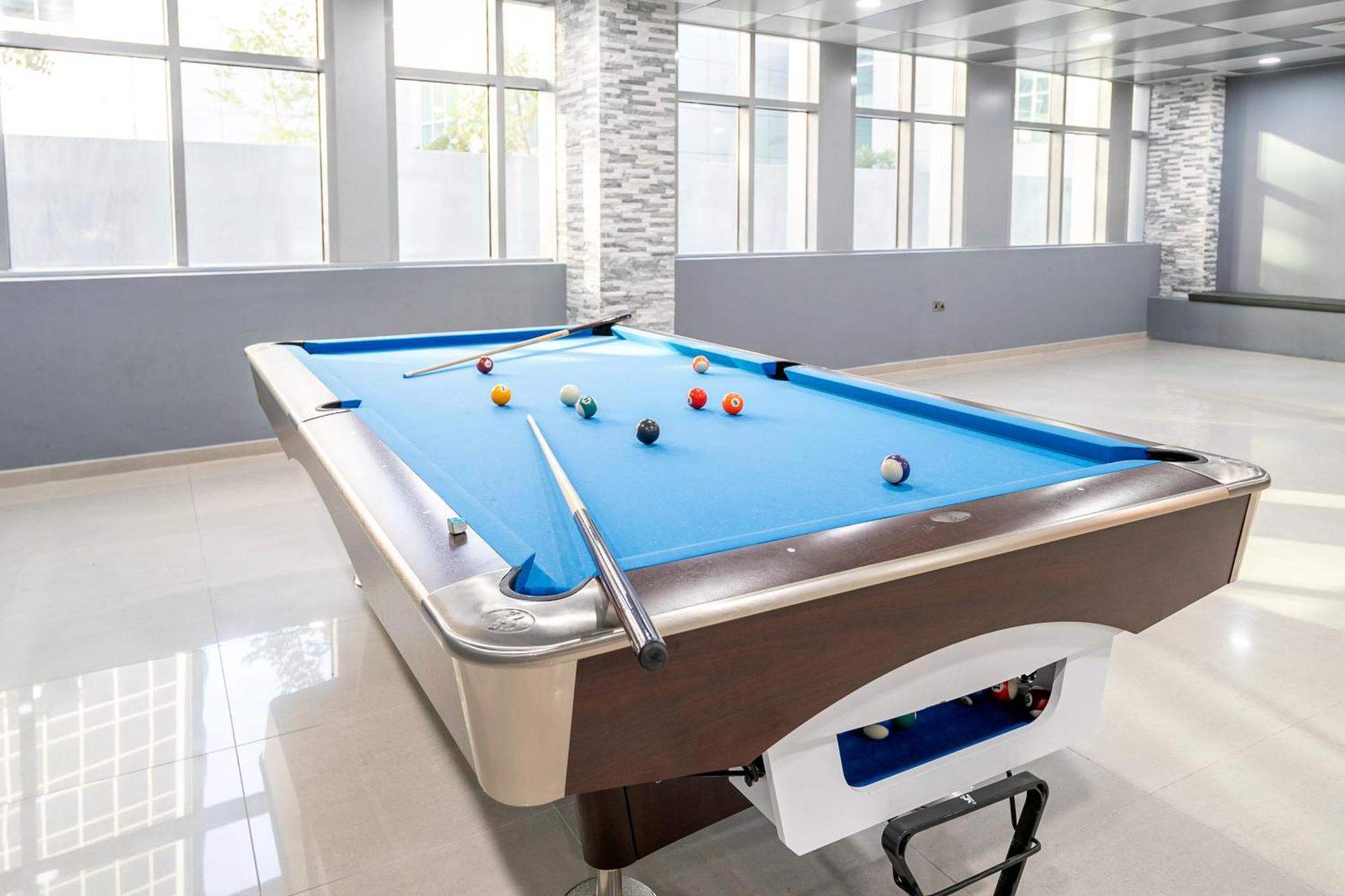 With Private Pool & Huge Terrace Overlooking The Marina