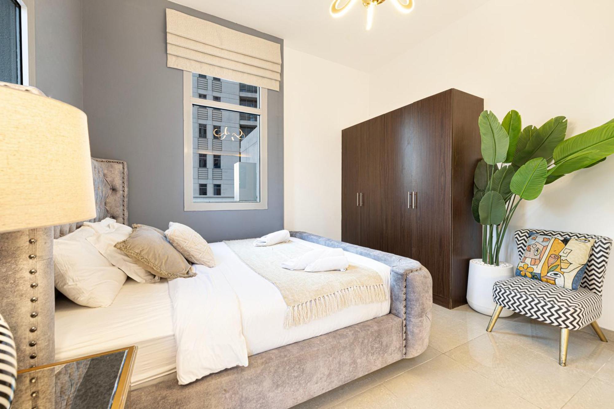 With Private Pool & Huge Terrace Overlooking The Marina