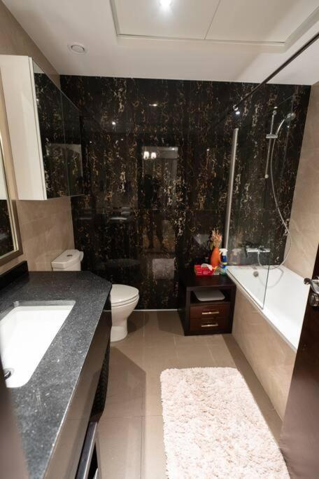 Spacious 1 Bed Huge Balcony Downtown Burj Khalifa Dubai
