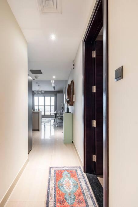 Spacious 1 Bed Huge Balcony Downtown Burj Khalifa Dubai