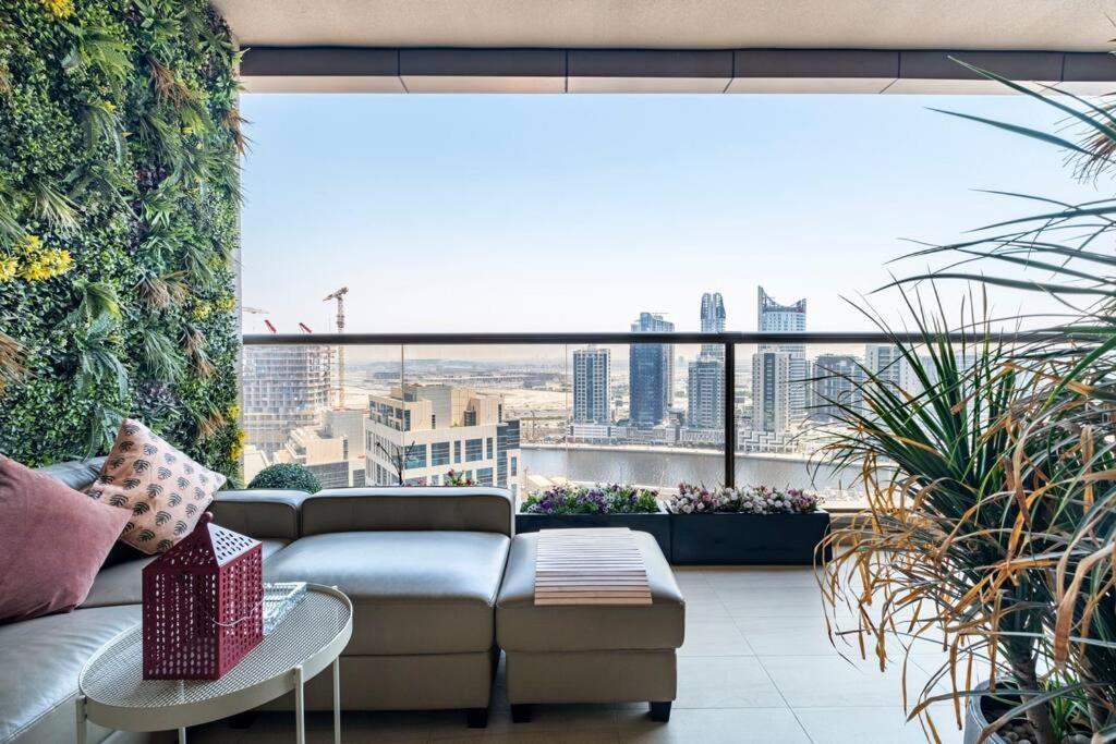 Spacious 1 Bed Huge Balcony Downtown Burj Khalifa