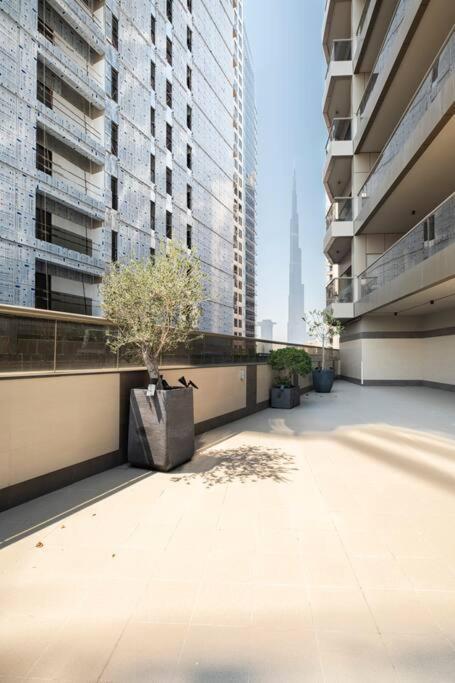Spacious 1 Bed Huge Balcony Downtown Burj Khalifa