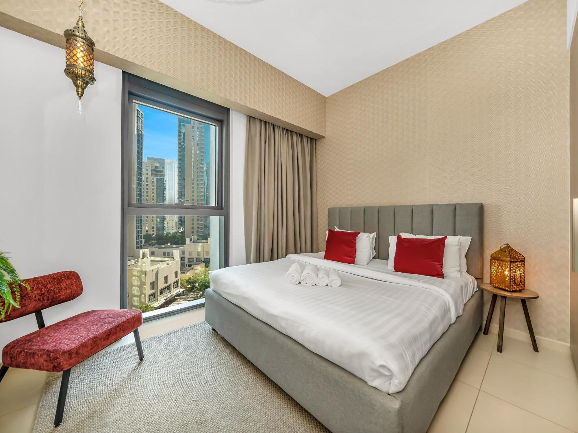Luxurious & Spacious 2br L Burj & Fountain Views L Walk To Mall L Pool L Gym *