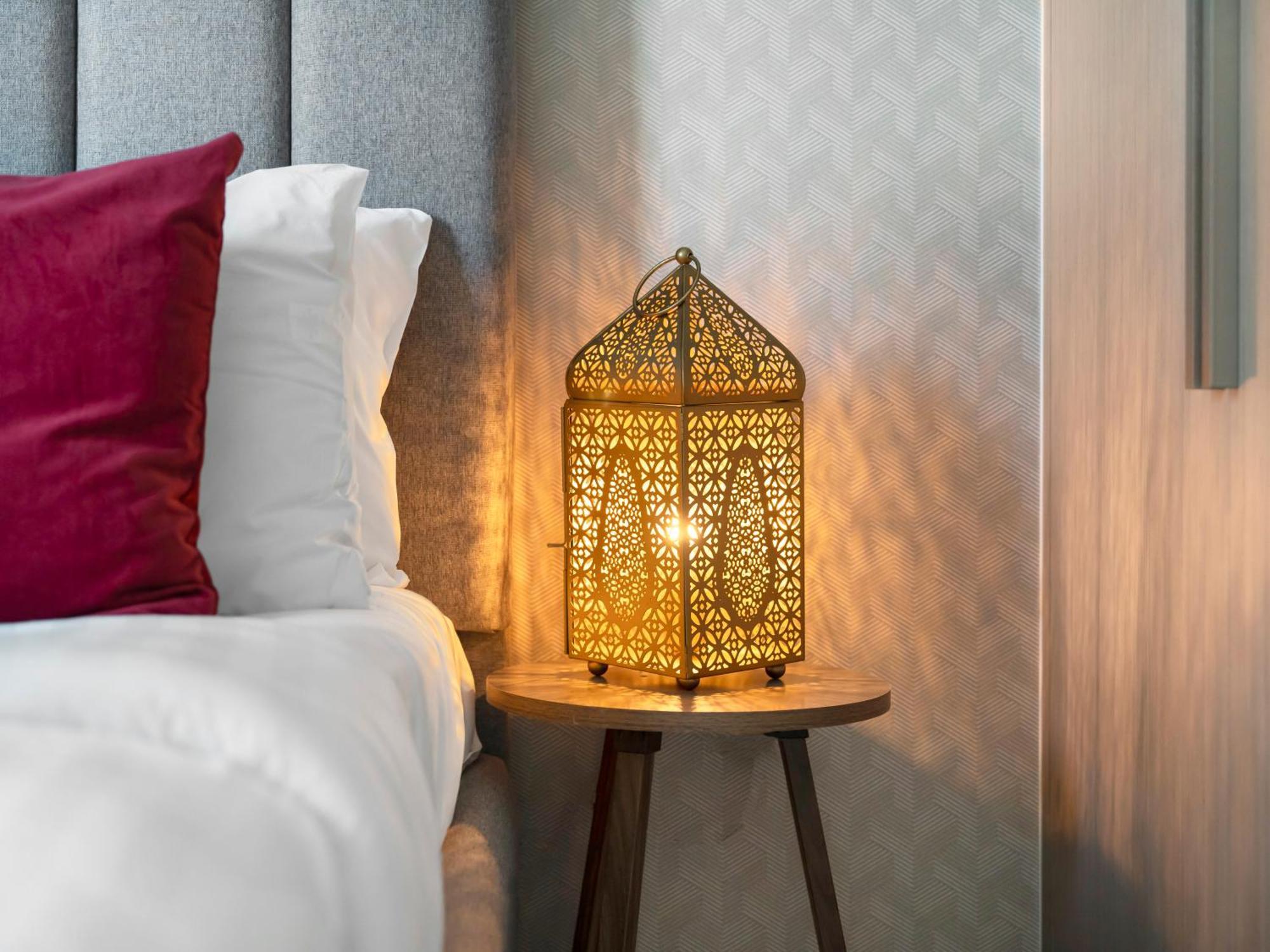 Apartment Luxurious & Spacious 2br L Burj & Fountain Views L Walk To Mall L Pool L Gym