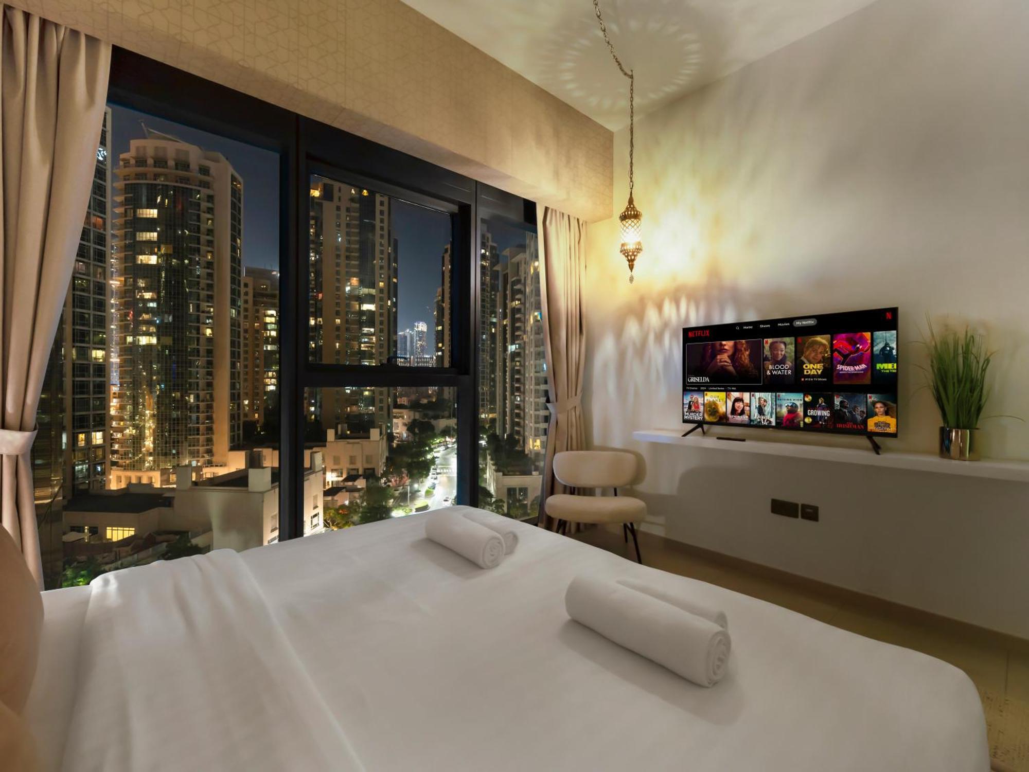 Apartment Luxurious & Spacious 2br L Burj & Fountain Views L Walk To Mall L Pool L Gym