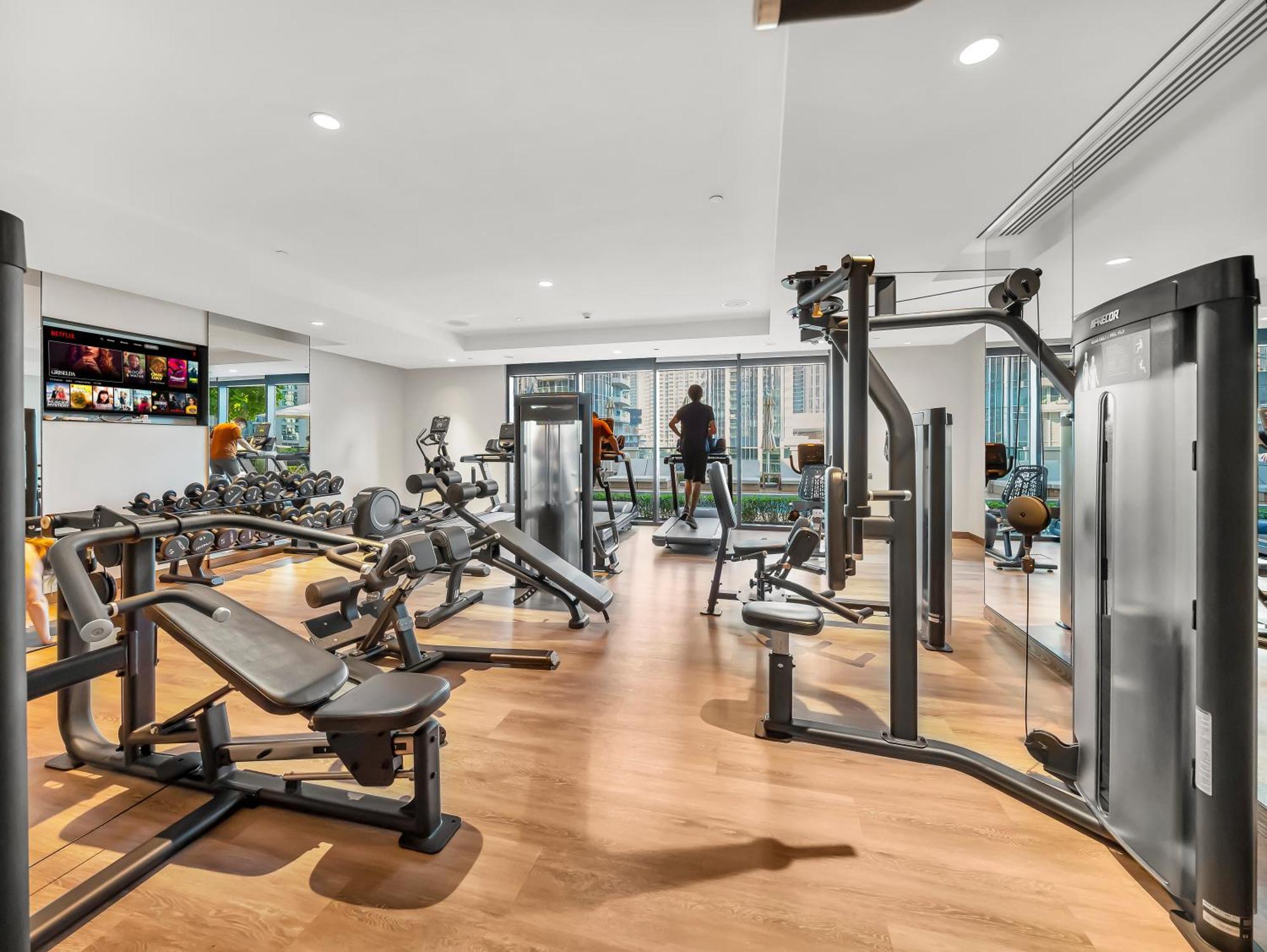Luxurious & Spacious 2br L Burj & Fountain Views L Walk To Mall L Pool L Gym