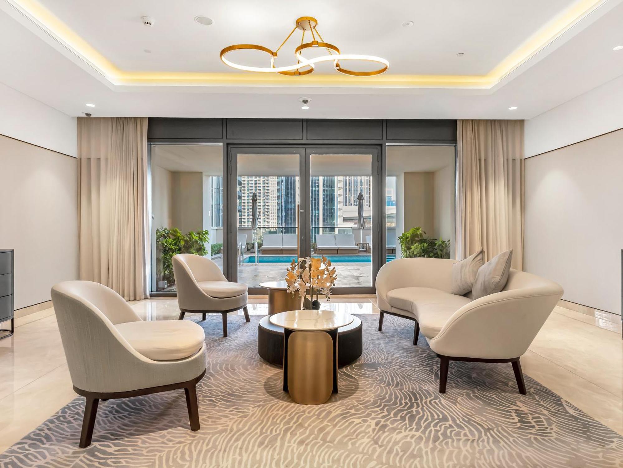 Apartment Luxurious & Spacious 2br L Burj & Fountain Views L Walk To Mall L Pool L Gym