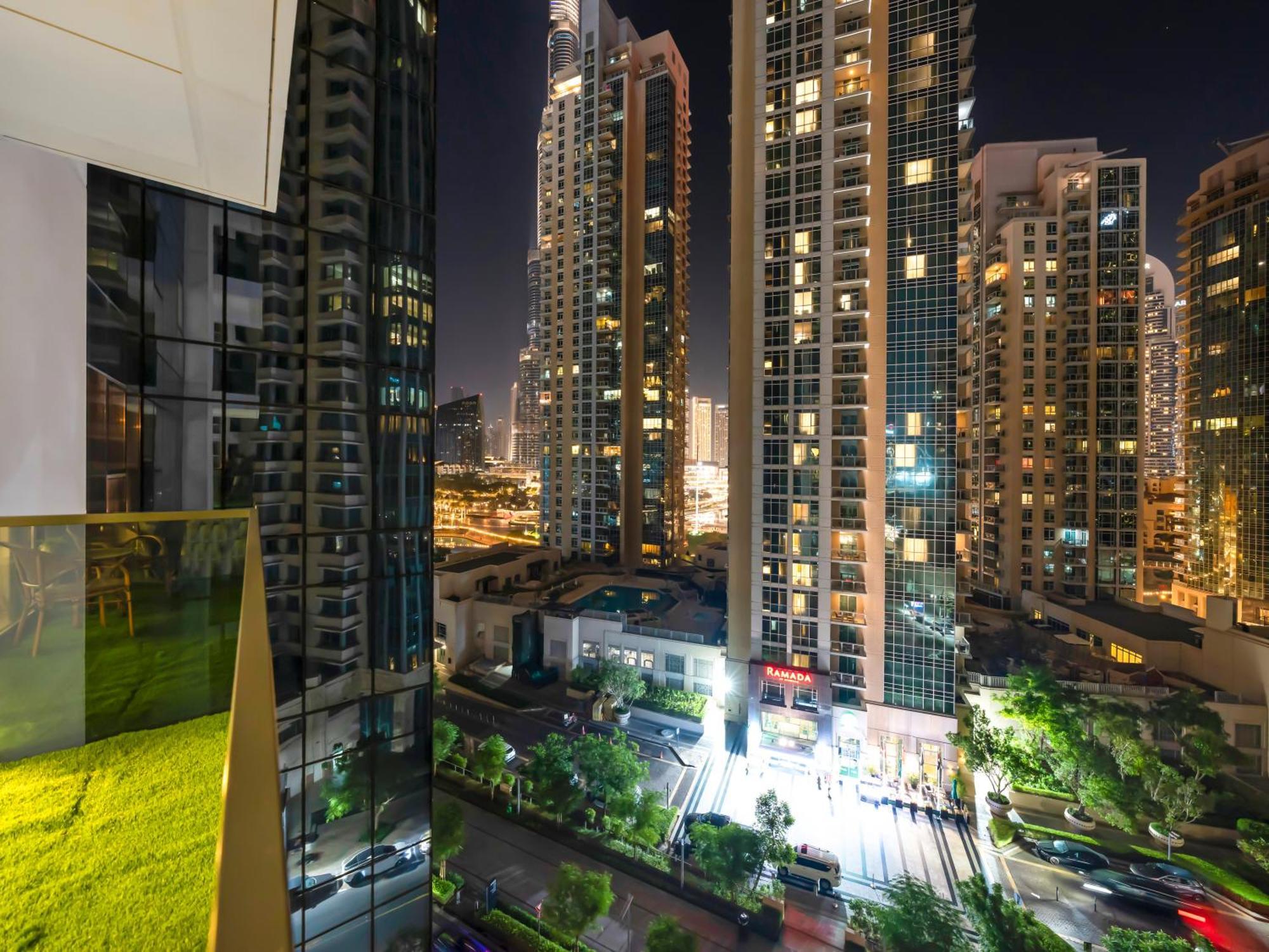 Luxurious & Spacious 2br L Burj & Fountain Views L Walk To Mall L Pool L Gym Apartment Dubai