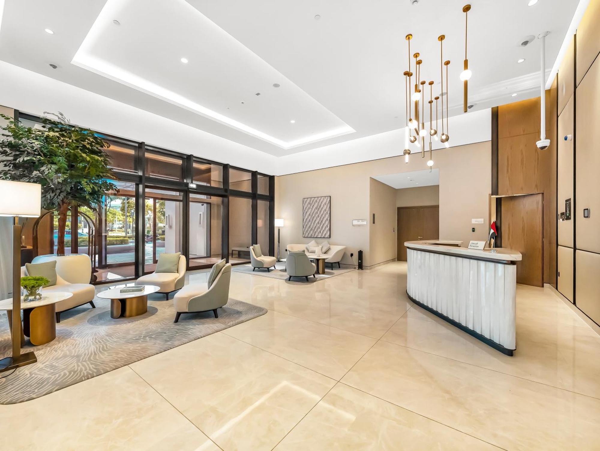 Luxurious & Spacious 2br L Burj & Fountain Views L Walk To Mall L Pool L Gym *