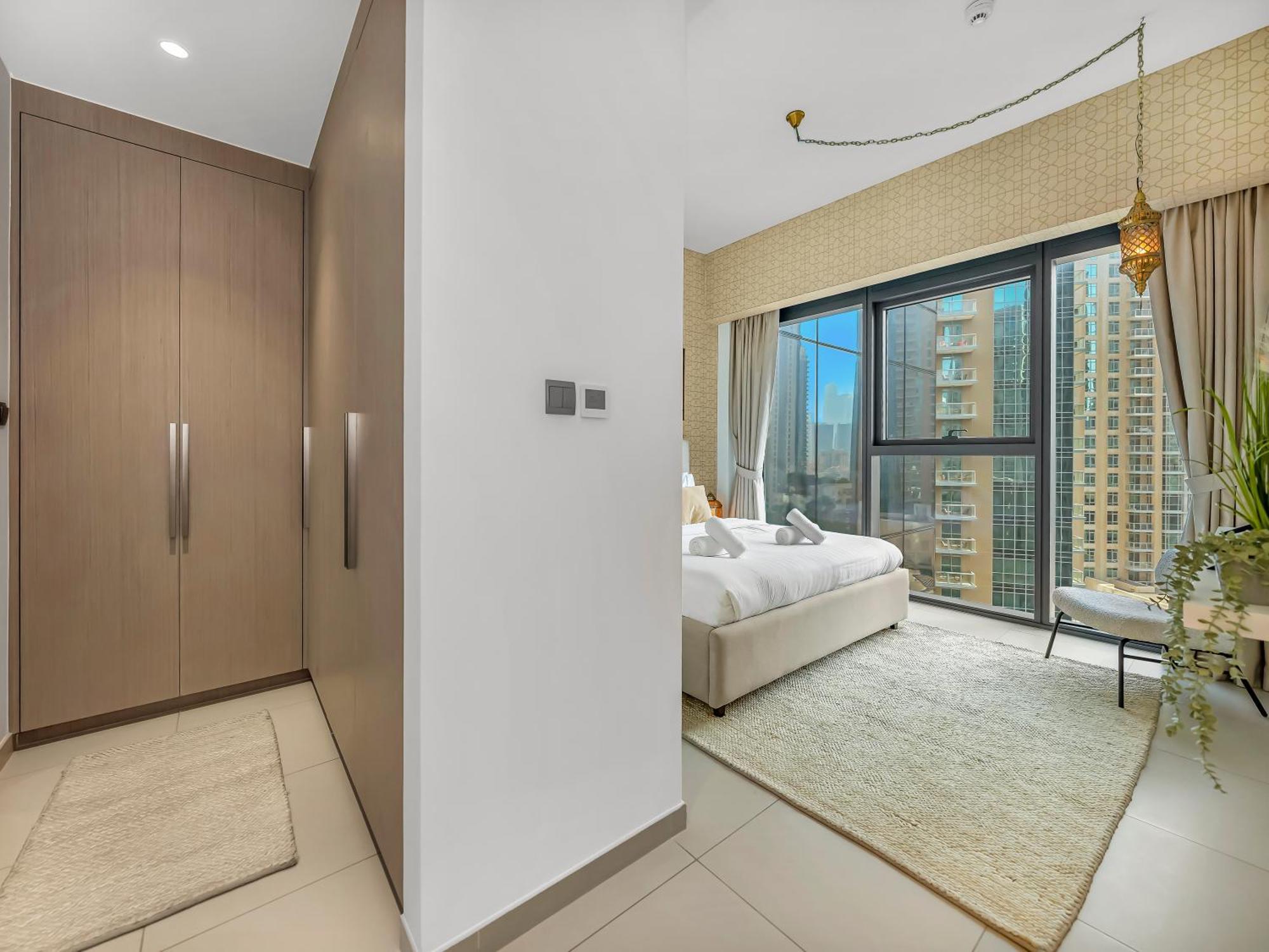 Luxurious & Spacious 2br L Burj & Fountain Views L Walk To Mall L Pool L Gym