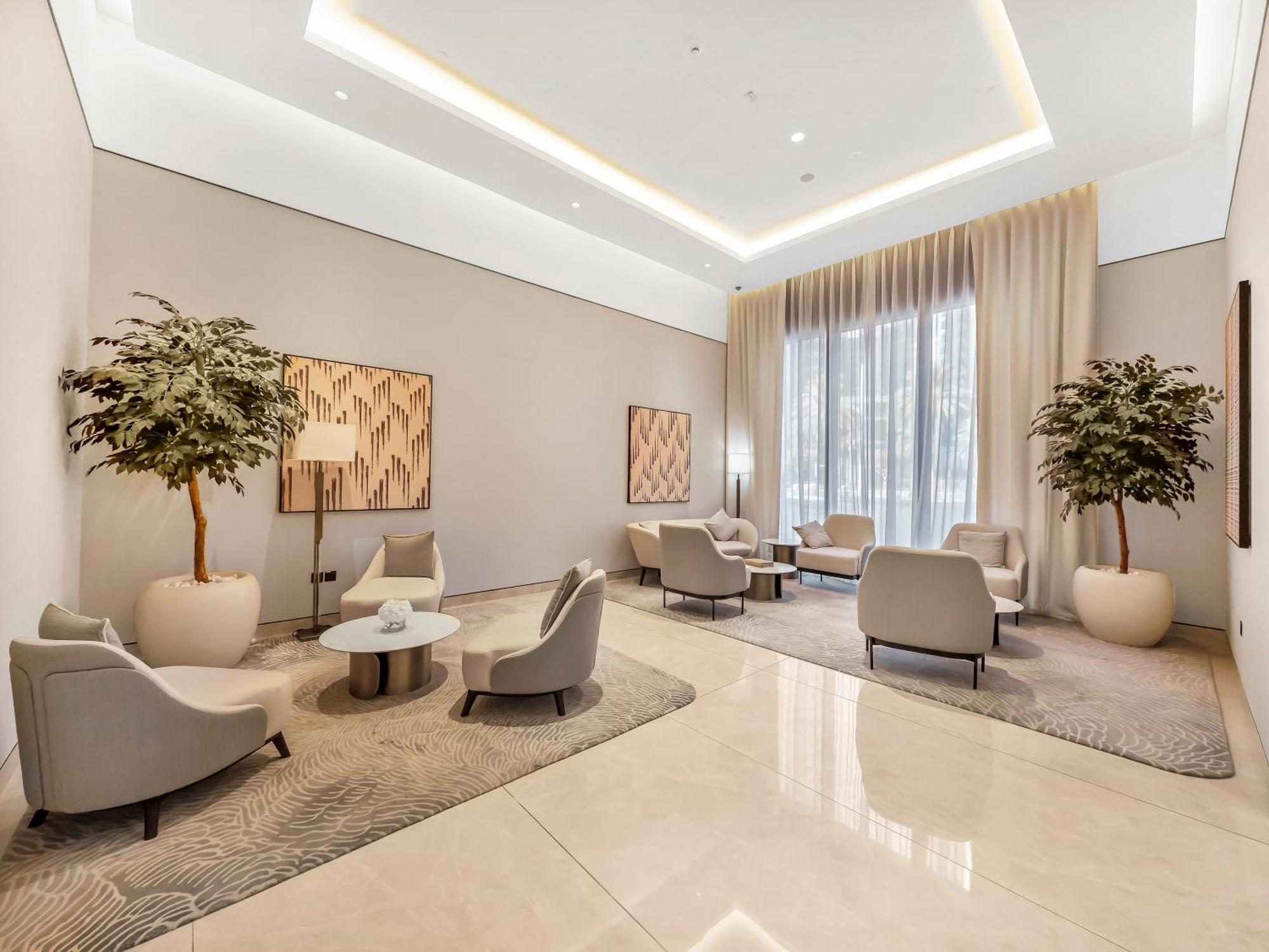 Luxurious & Spacious 2br L Burj & Fountain Views L Walk To Mall L Pool L Gym Apartment