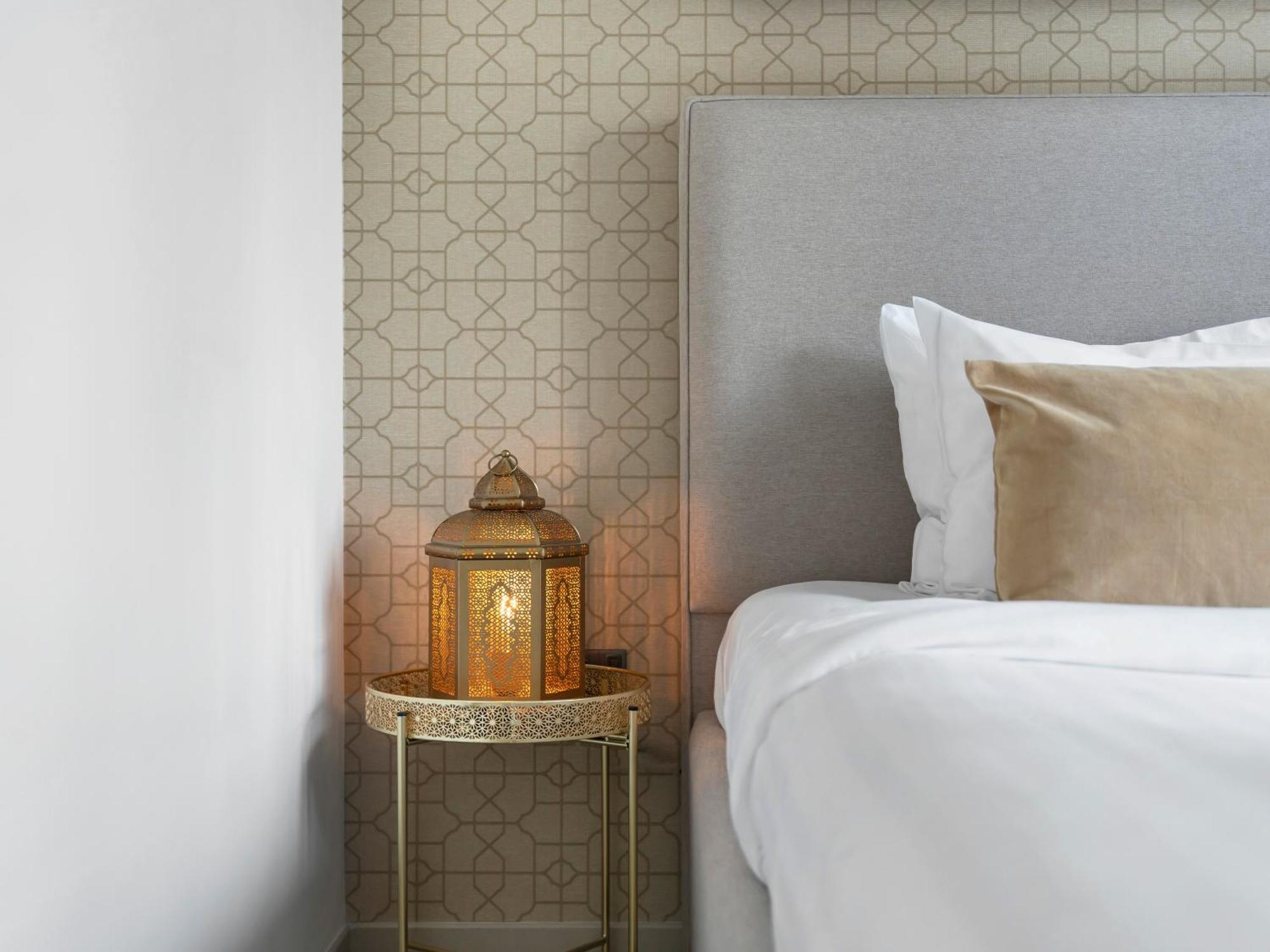 Luxurious & Spacious 2br L Burj & Fountain Views L Walk To Mall L Pool L Gym Dubai