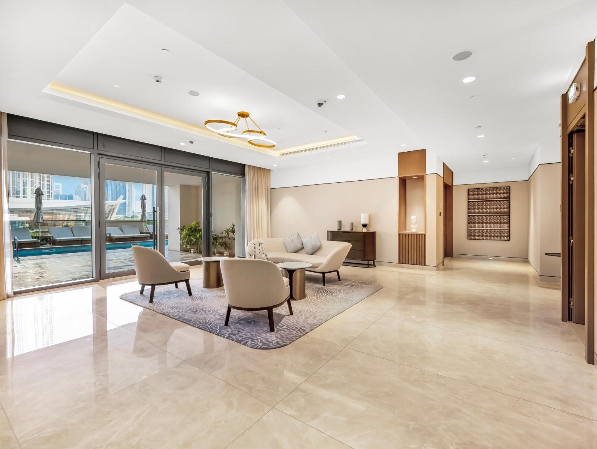 Luxurious & Spacious 2br L Burj & Fountain Views L Walk To Mall L Pool L Gym * Dubai