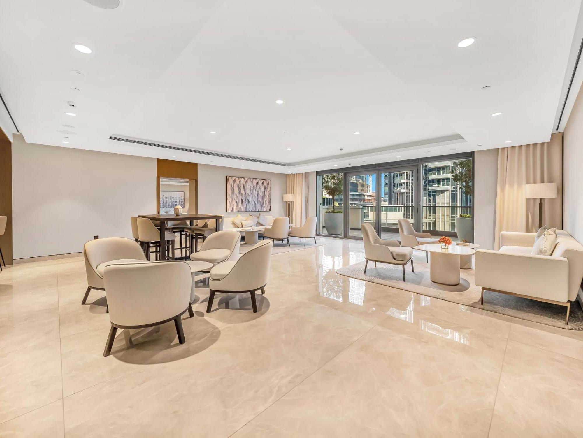 Luxurious & Spacious 2br L Burj & Fountain Views L Walk To Mall L Pool L Gym Apartment *