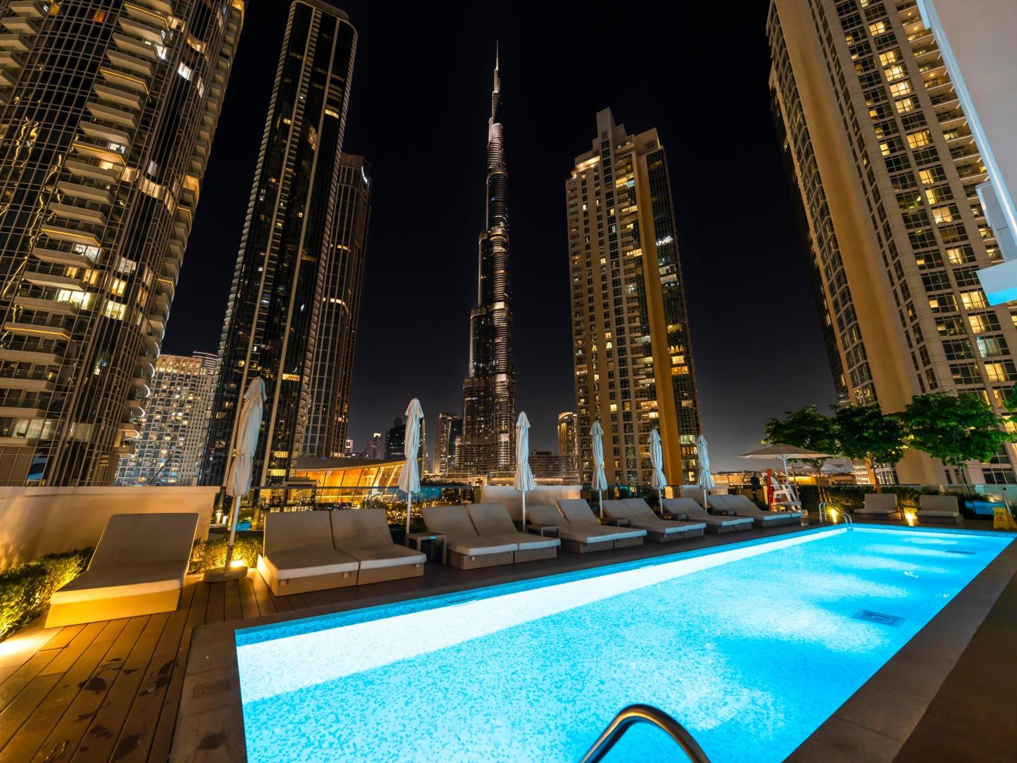 Luxurious & Spacious 2br L Burj & Fountain Views L Walk To Mall L Pool L Gym *