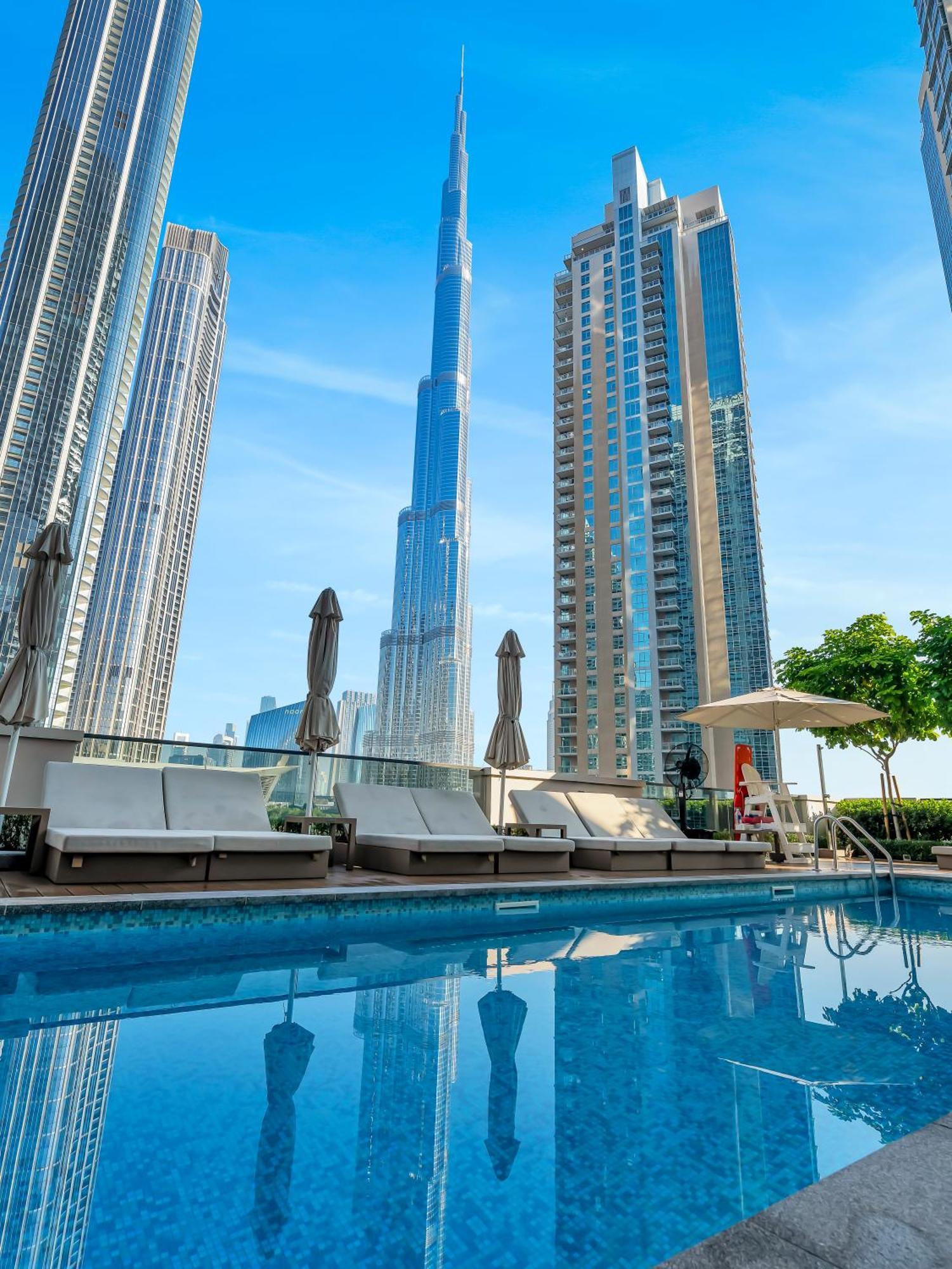 Luxurious & Spacious 2br L Burj & Fountain Views L Walk To Mall L Pool L Gym Apartment
