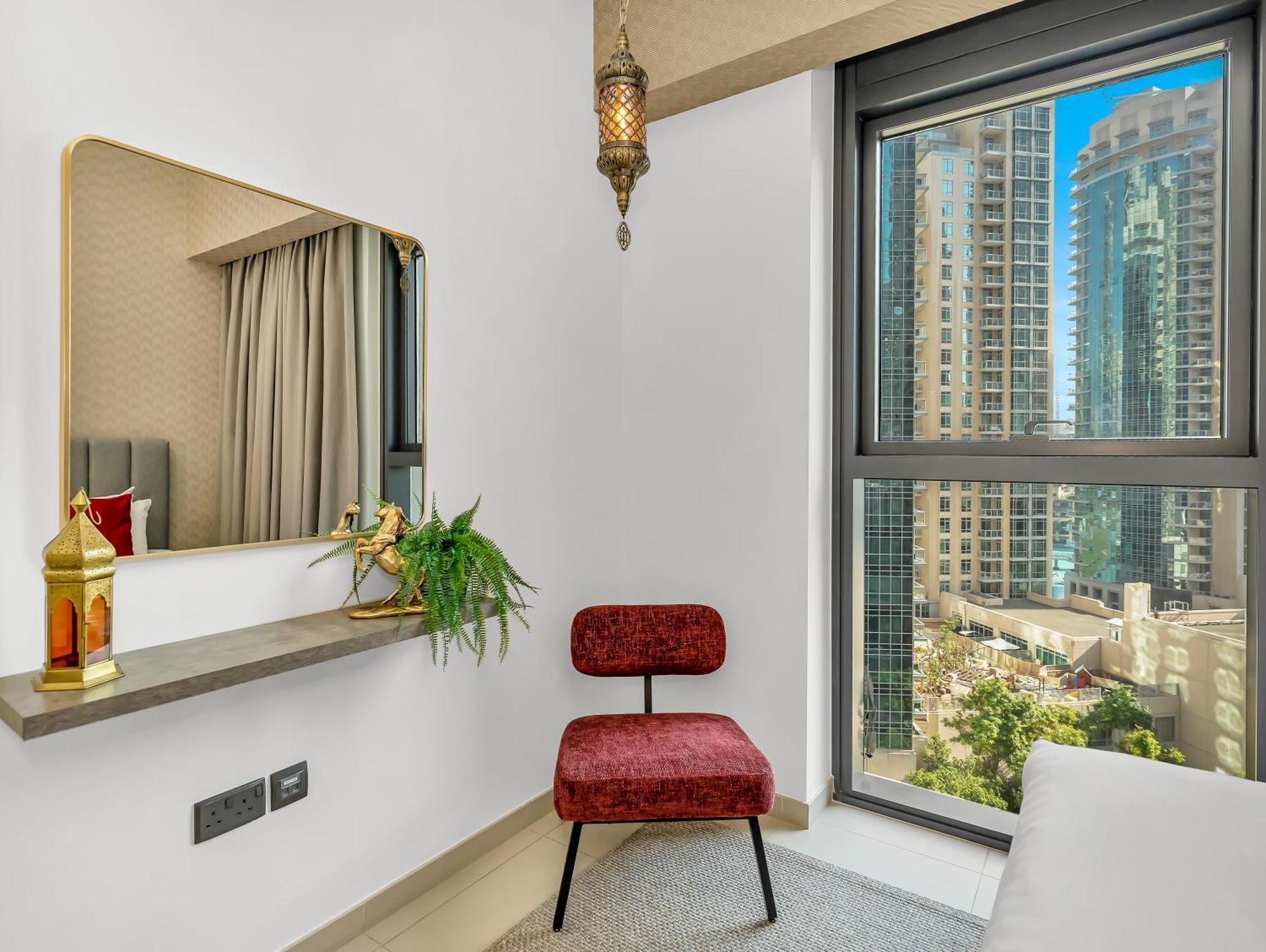 Luxurious & Spacious 2br L Burj & Fountain Views L Walk To Mall L Pool L Gym Dubai