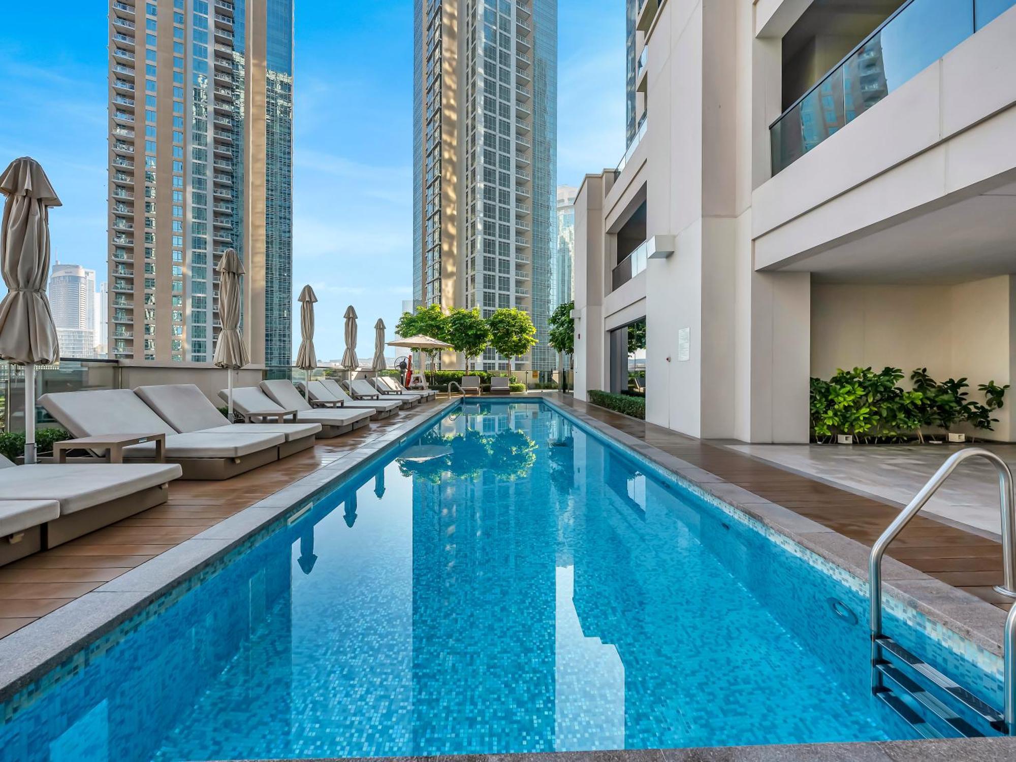 Apartment Luxurious & Spacious 2br L Burj & Fountain Views L Walk To Mall L Pool L Gym Dubai