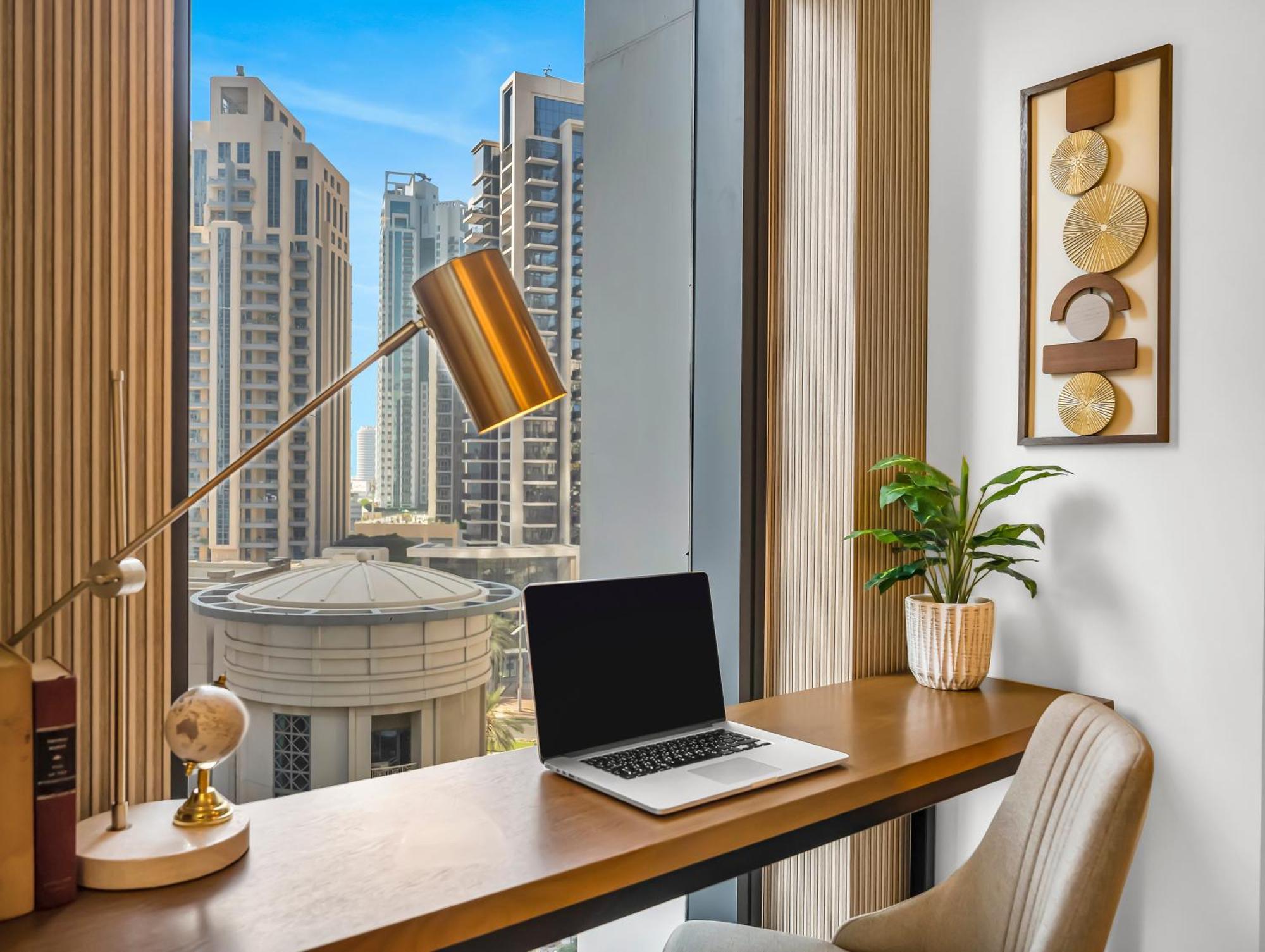 Luxurious & Spacious 2br L Burj & Fountain Views L Walk To Mall L Pool L Gym *