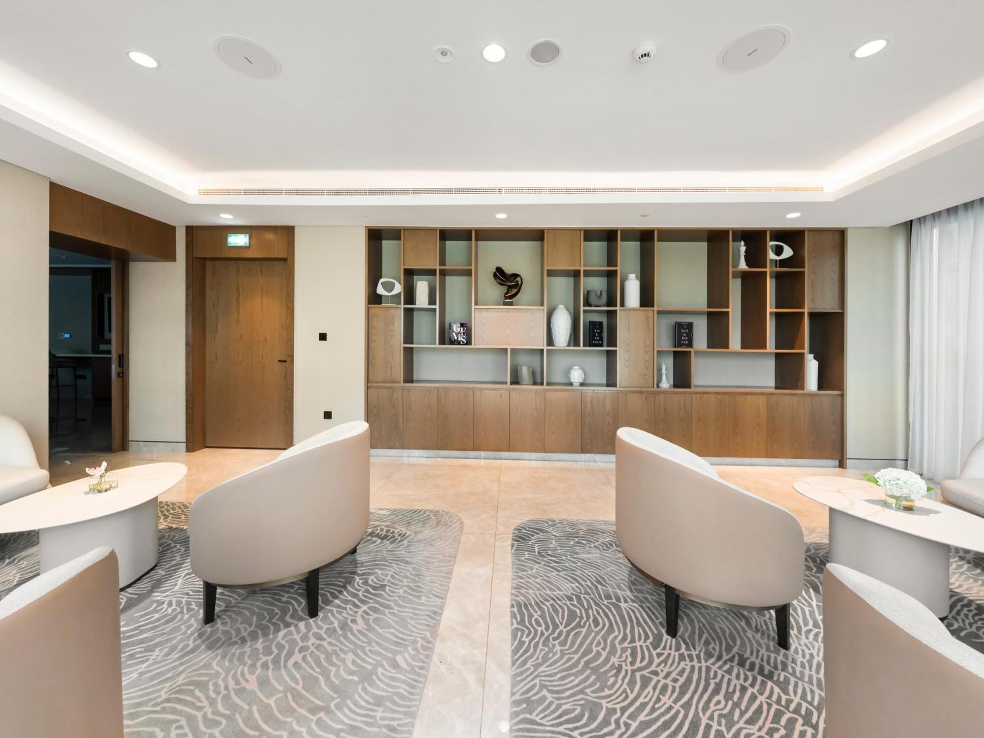 Luxurious & Spacious 2br L Burj & Fountain Views L Walk To Mall L Pool L Gym