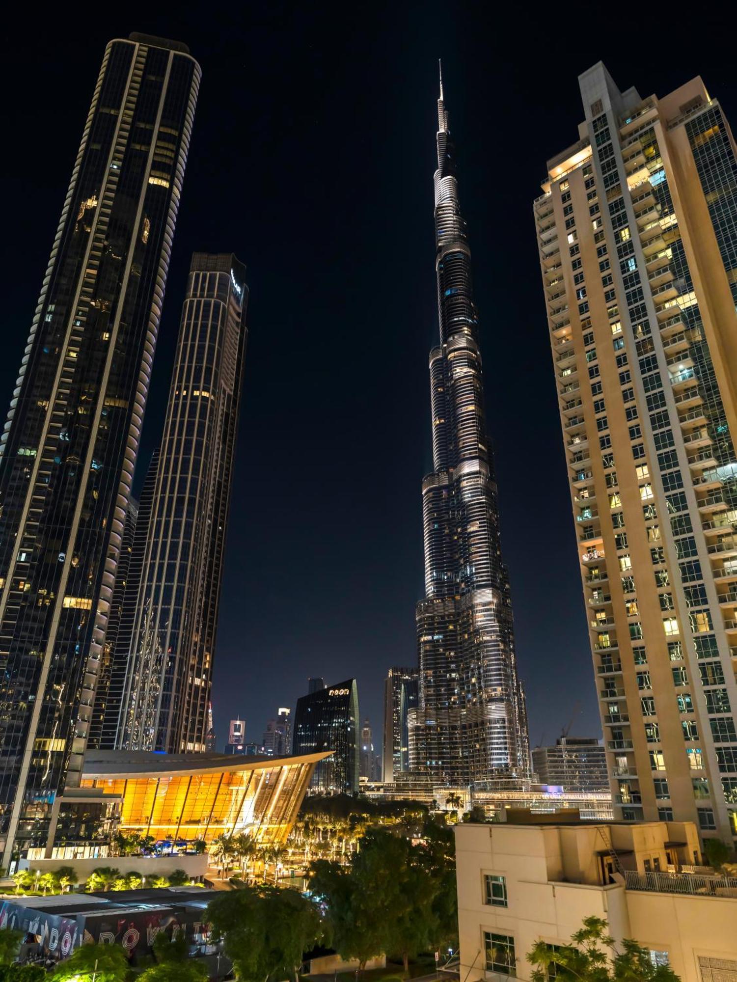 Luxurious & Spacious 2br L Burj & Fountain Views L Walk To Mall L Pool L Gym Apartment