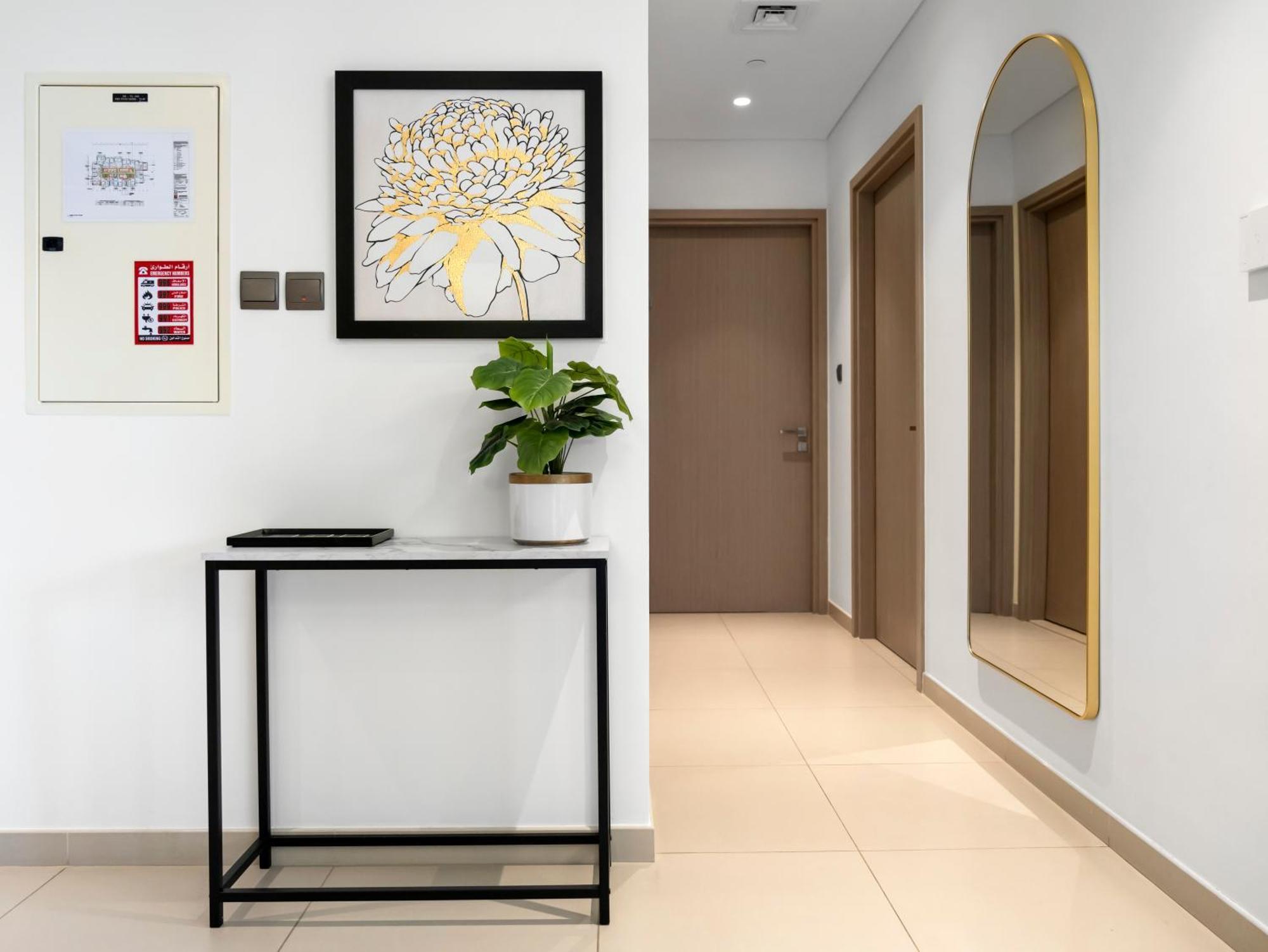 Luxurious & Spacious 2br L Burj & Fountain Views L Walk To Mall L Pool L Gym * Dubai