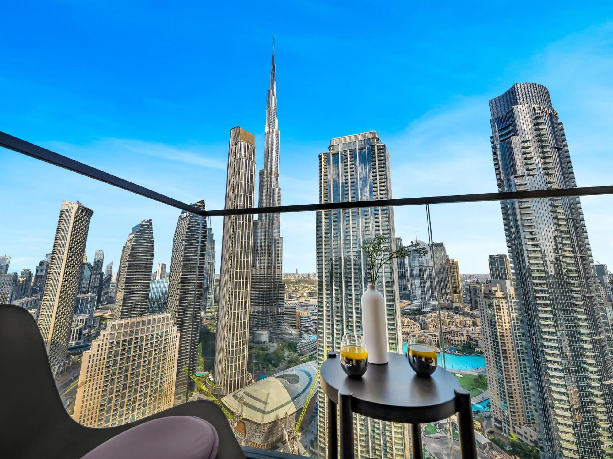 Modern High Rise 2br With Burj Khalifa Views, Steps From Opera And Near Mall Apartment