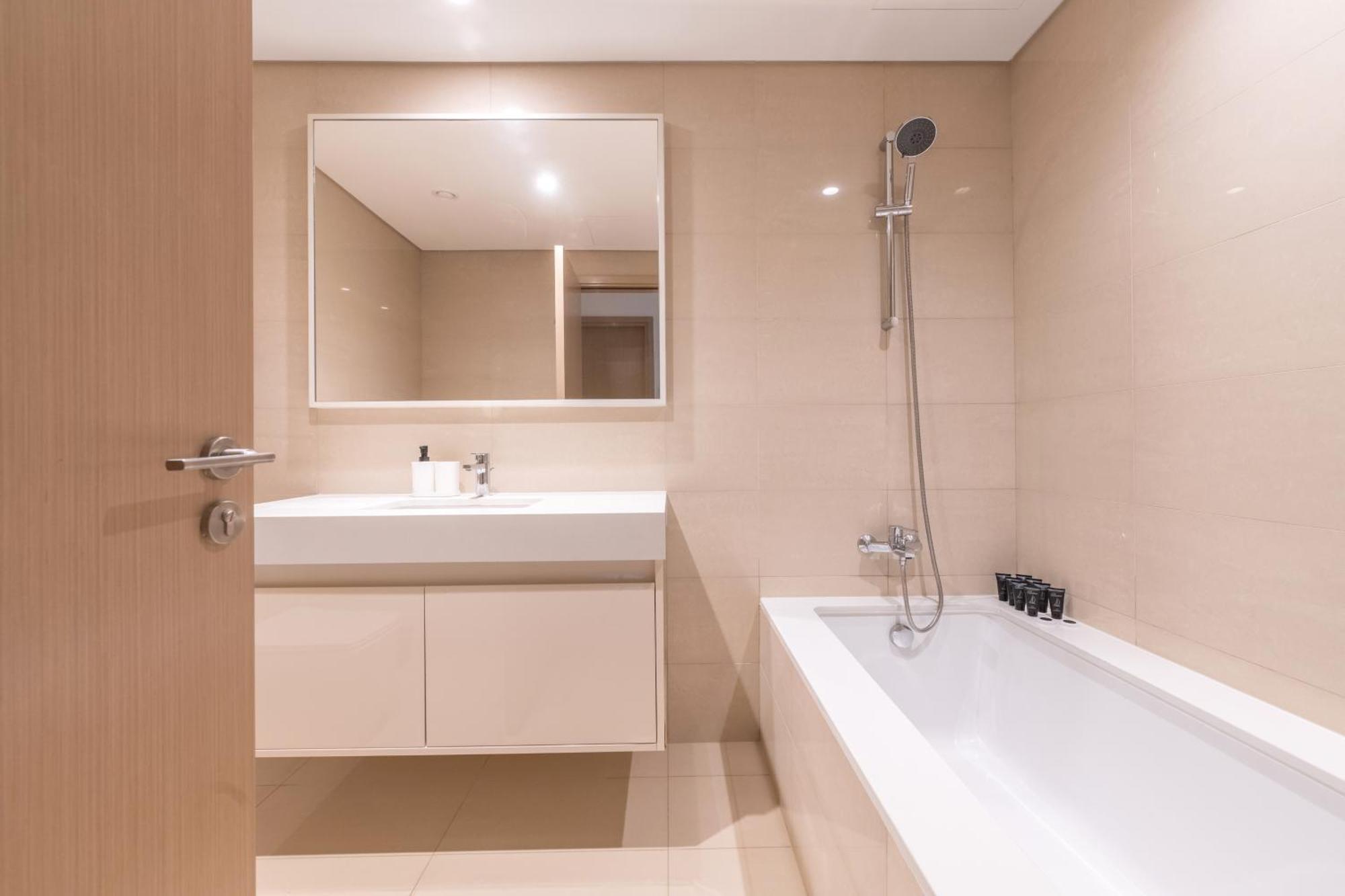 Apartment Elegant 2br In Burj Royale