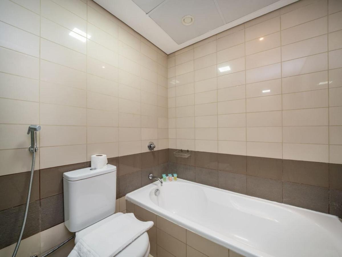 Elegant 2 Bed Downtown Duplex - Prime Location Daire