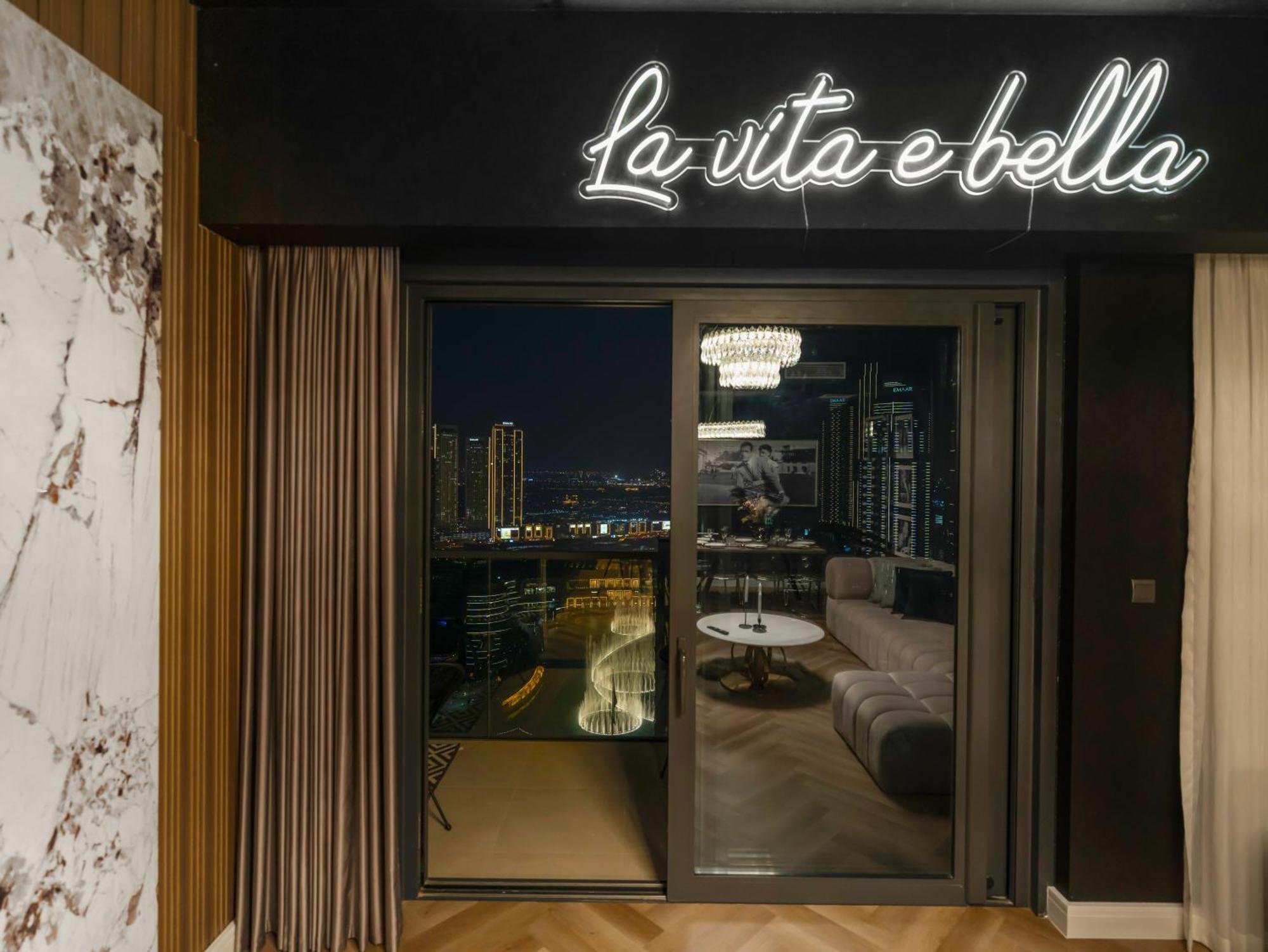 Glamorous Full Fountain View High Floor 4 Bedroom Daire