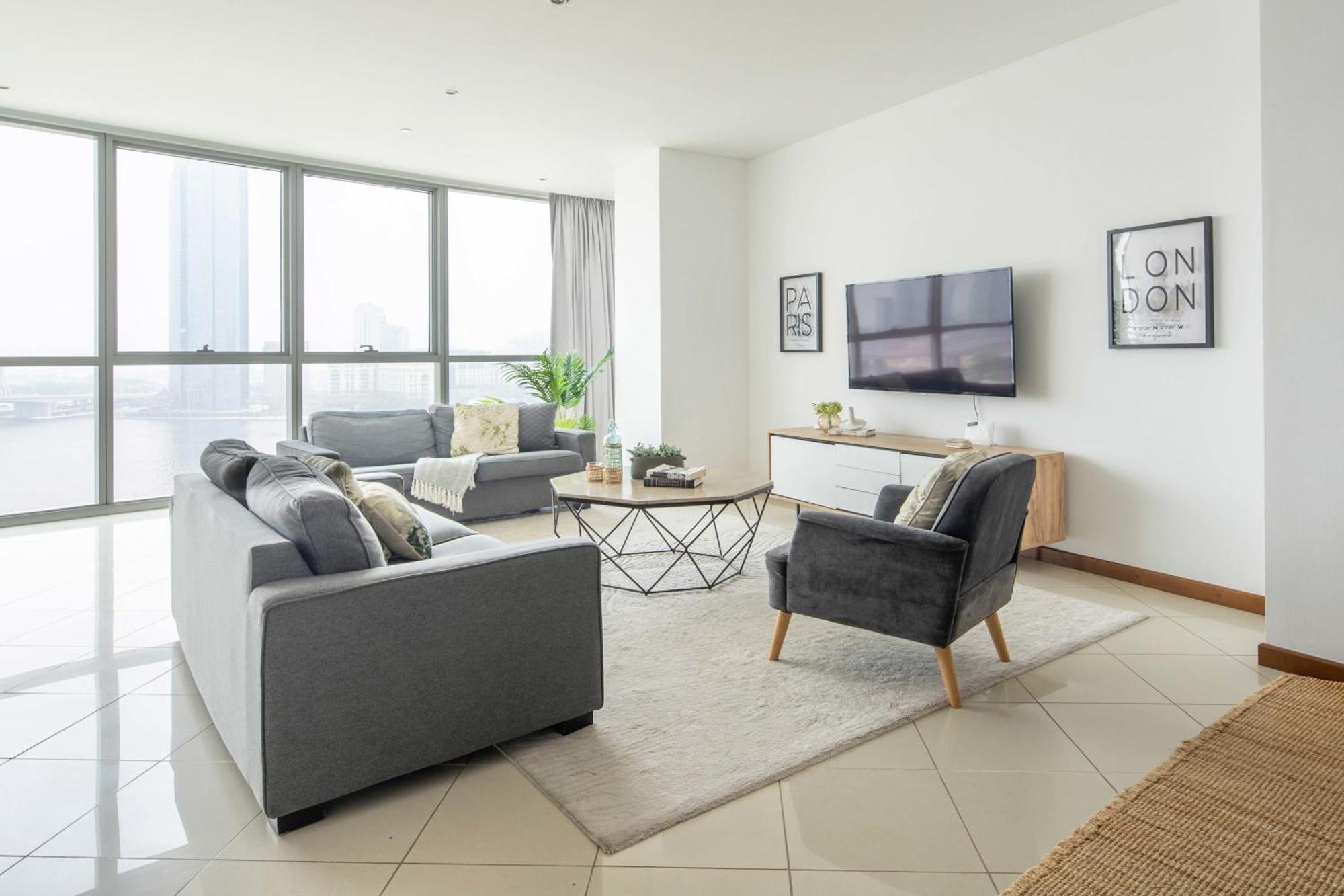Frank Porter - Marsa Plaza North Apartment Dubai