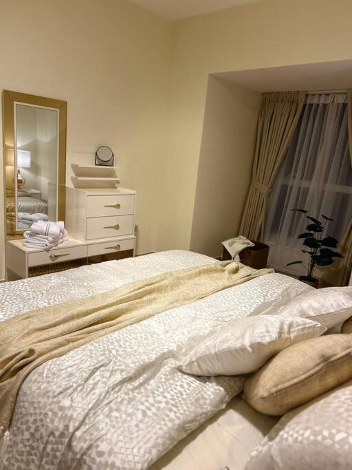 Apartment 1bhk In Marina Near Tram Dubai