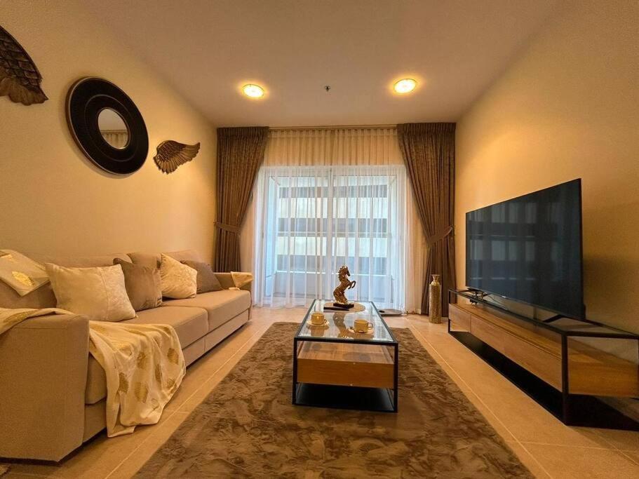 Apartment 1bhk In Marina Near Tram *