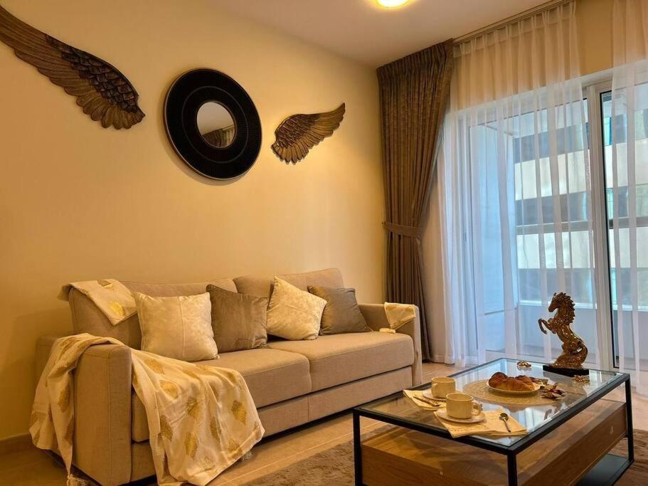 Apartment 1bhk In Marina Near Tram *