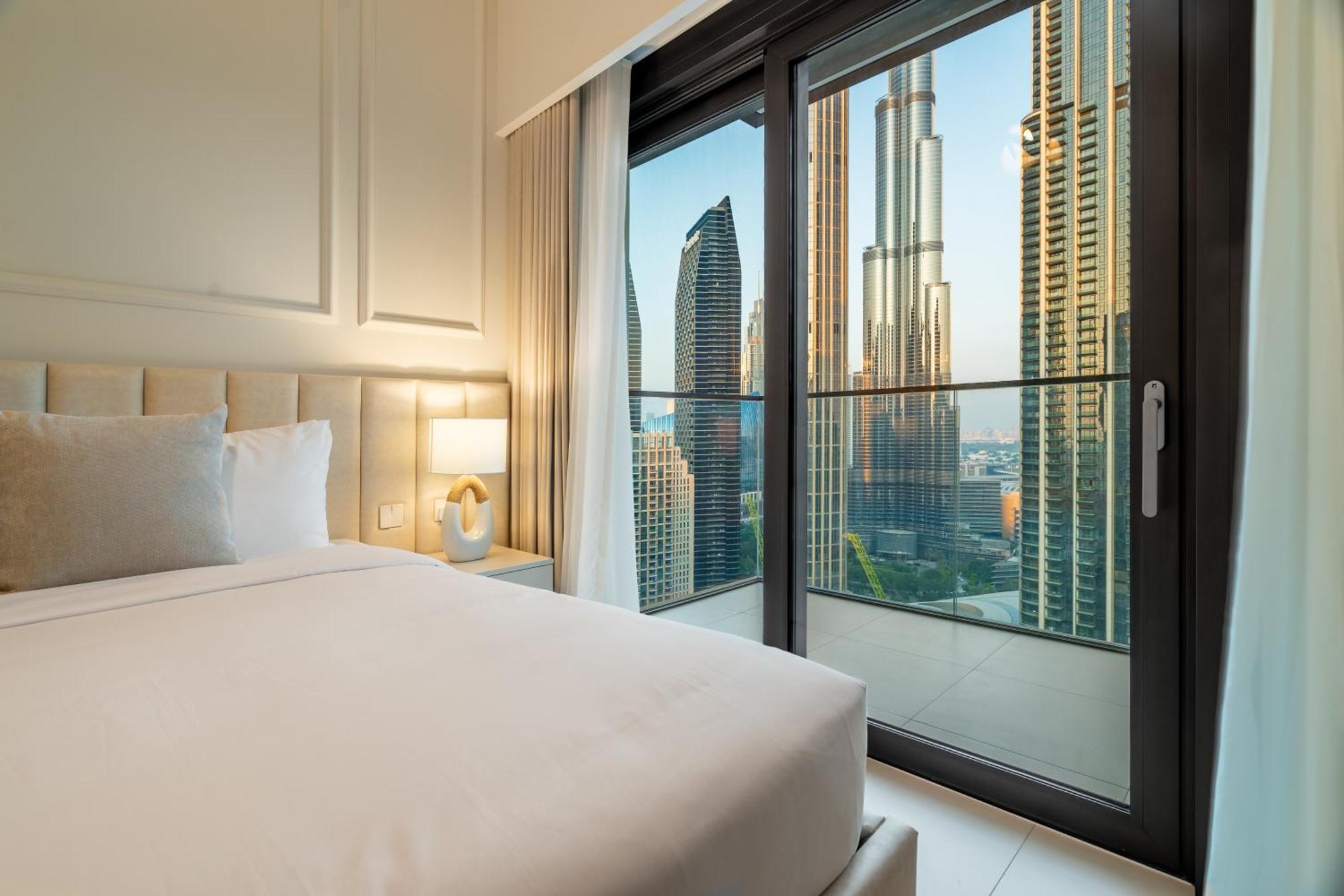 Burj Khalifa View Luxury Steps From Mall