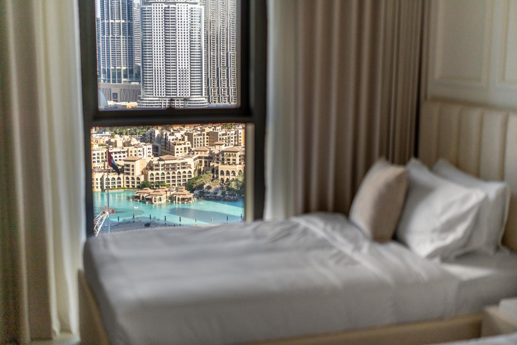Burj Khalifa View Luxury Steps From Mall Apartment *
